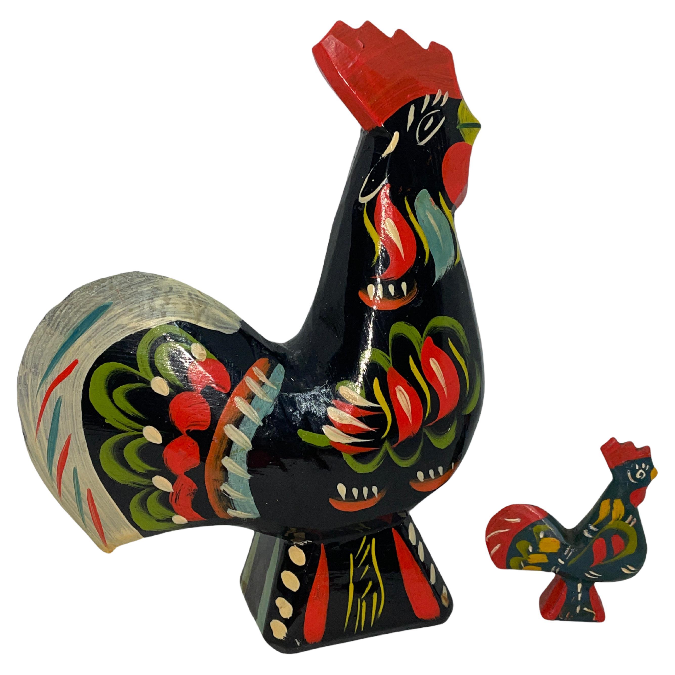 Lot de deux poulets de coq Dala suédois vintage par Nils Olsson, Suède Folk Art en vente