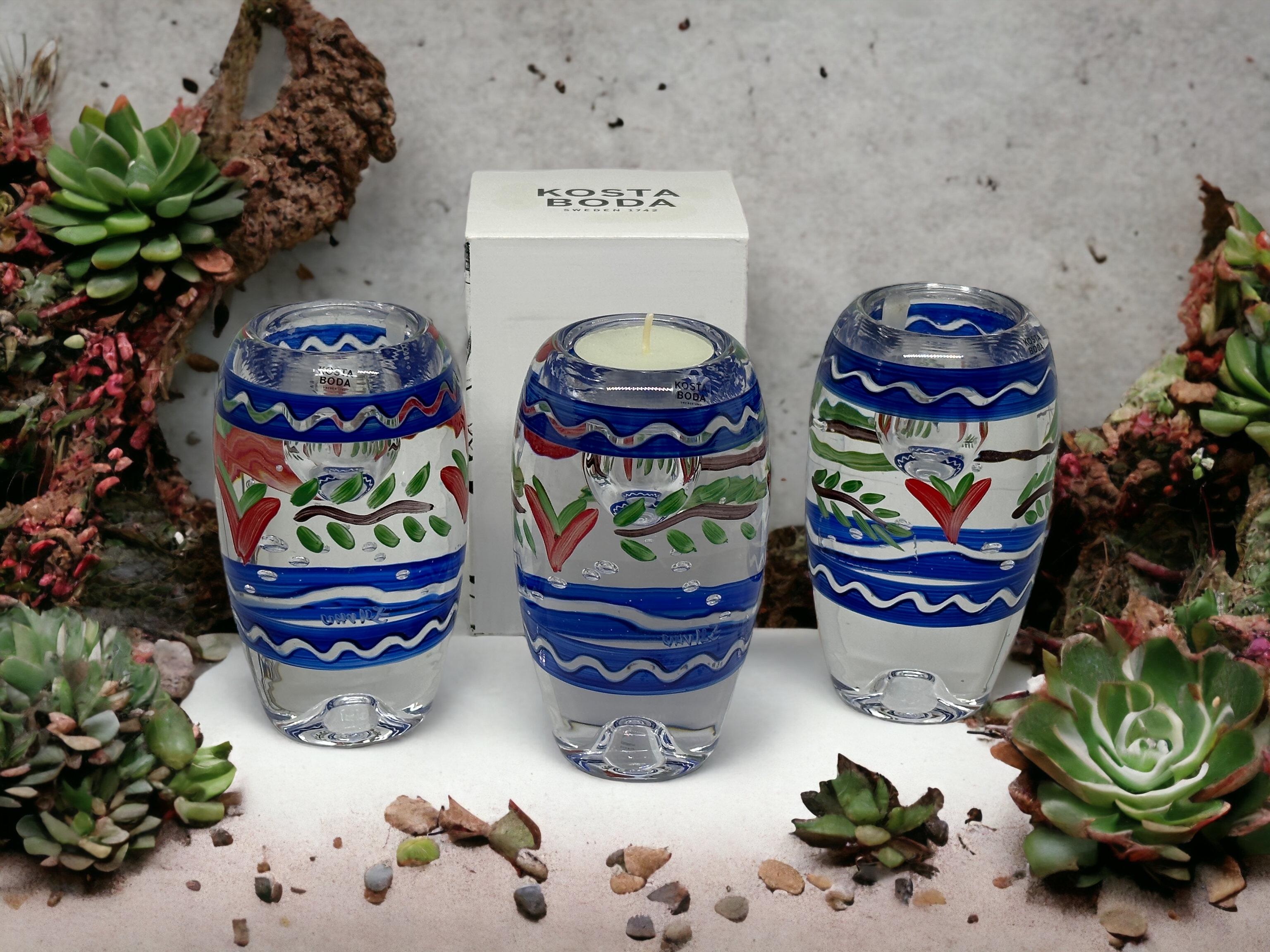 Moderno Lotto Tre candelieri in vetro Swedish Art Glass di Vallien per Kosta Boda in vendita