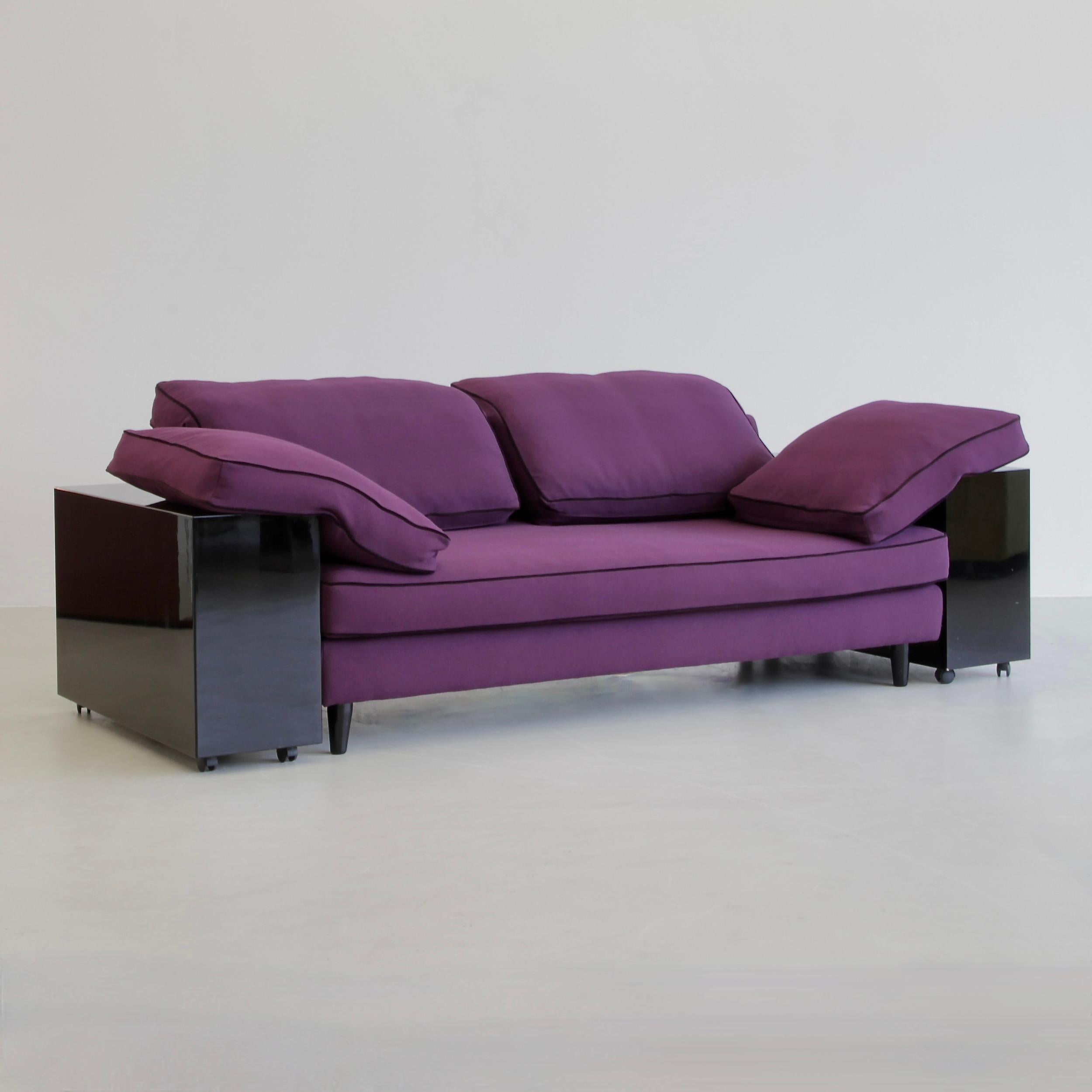 LOTA Sofa by Eileen Gray In Good Condition For Sale In Berlin, Berlin