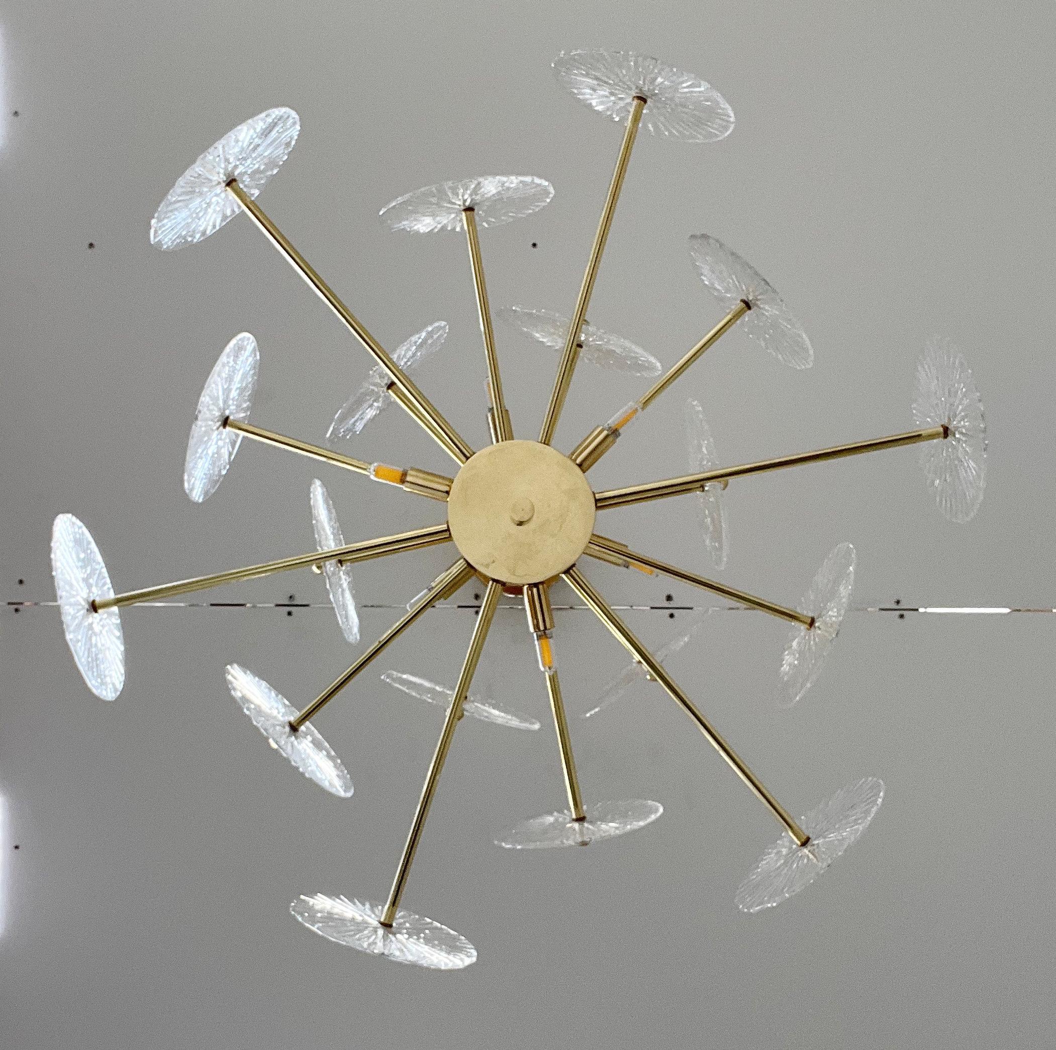 Lucidato Lampadario Loto Discs di Fabio Ltd in vendita