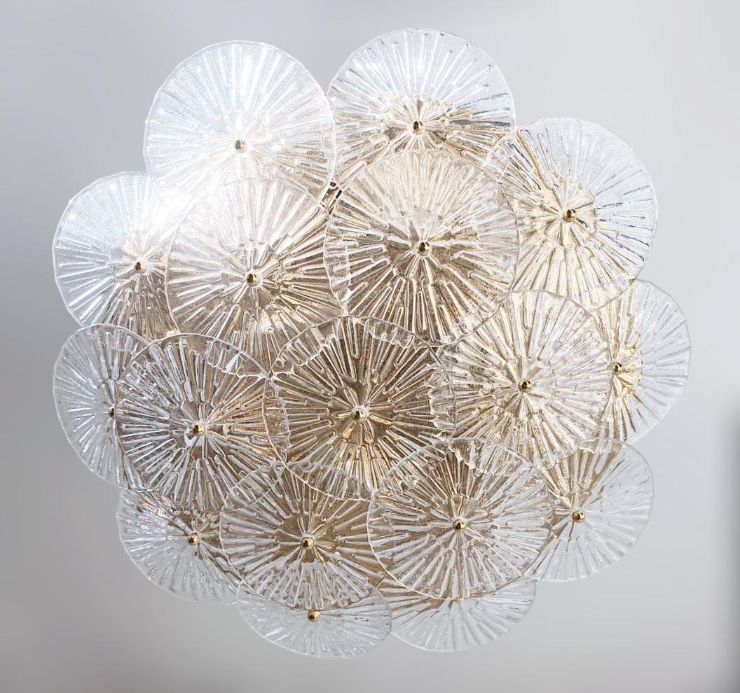 Italian flush mount with layered textured clear Murano glass discs mounted on 24 karat gold finish metal frame, designed by Fabio Bergomi for Fabio Ltd / Made in Italy
6 lights / E12 or E14 type / max 40W each
Measures: Diameter 21.5 inches, height