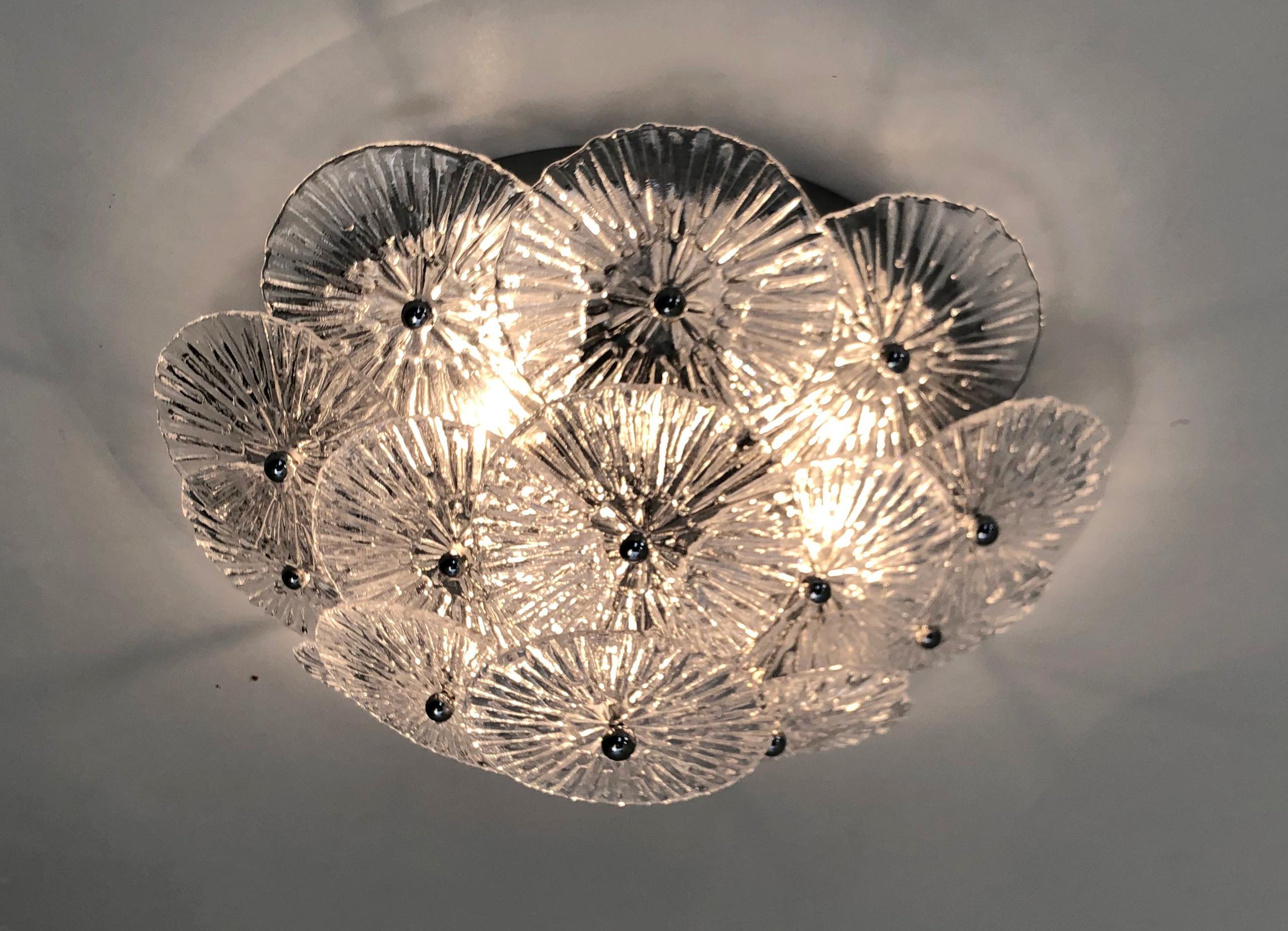Italian flush mount with layered textured clear Murano glass discs mounted on polished chrome finish metal frame, designed by Fabio Bergomi for Fabio Ltd / Made in Italy
3 lights / E12 or E14 type / max 40W each
Measures: Diameter 20 inches, height