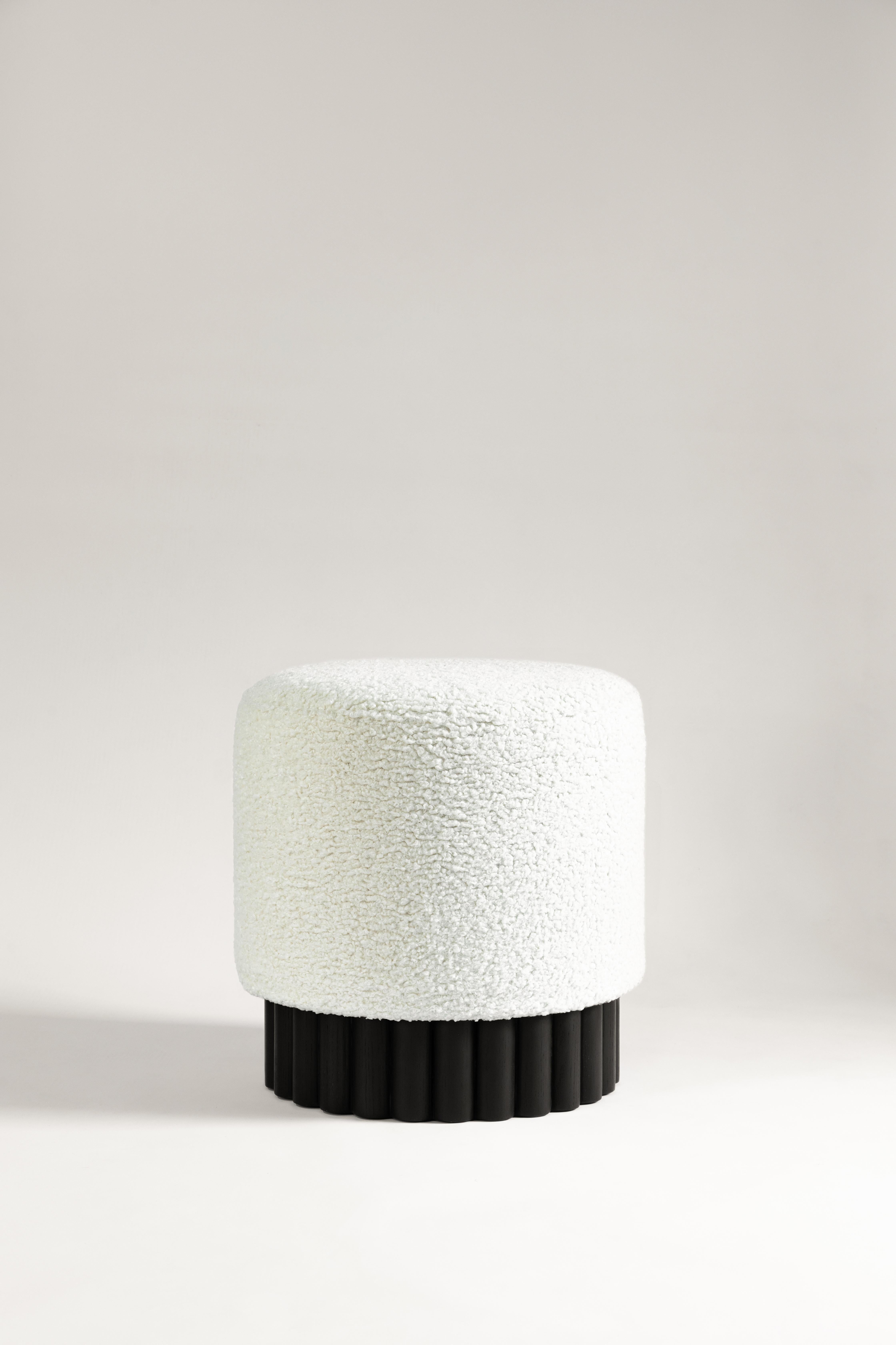 Minimaliste Pouf LOTO en bouclette épaisse par Peca en vente