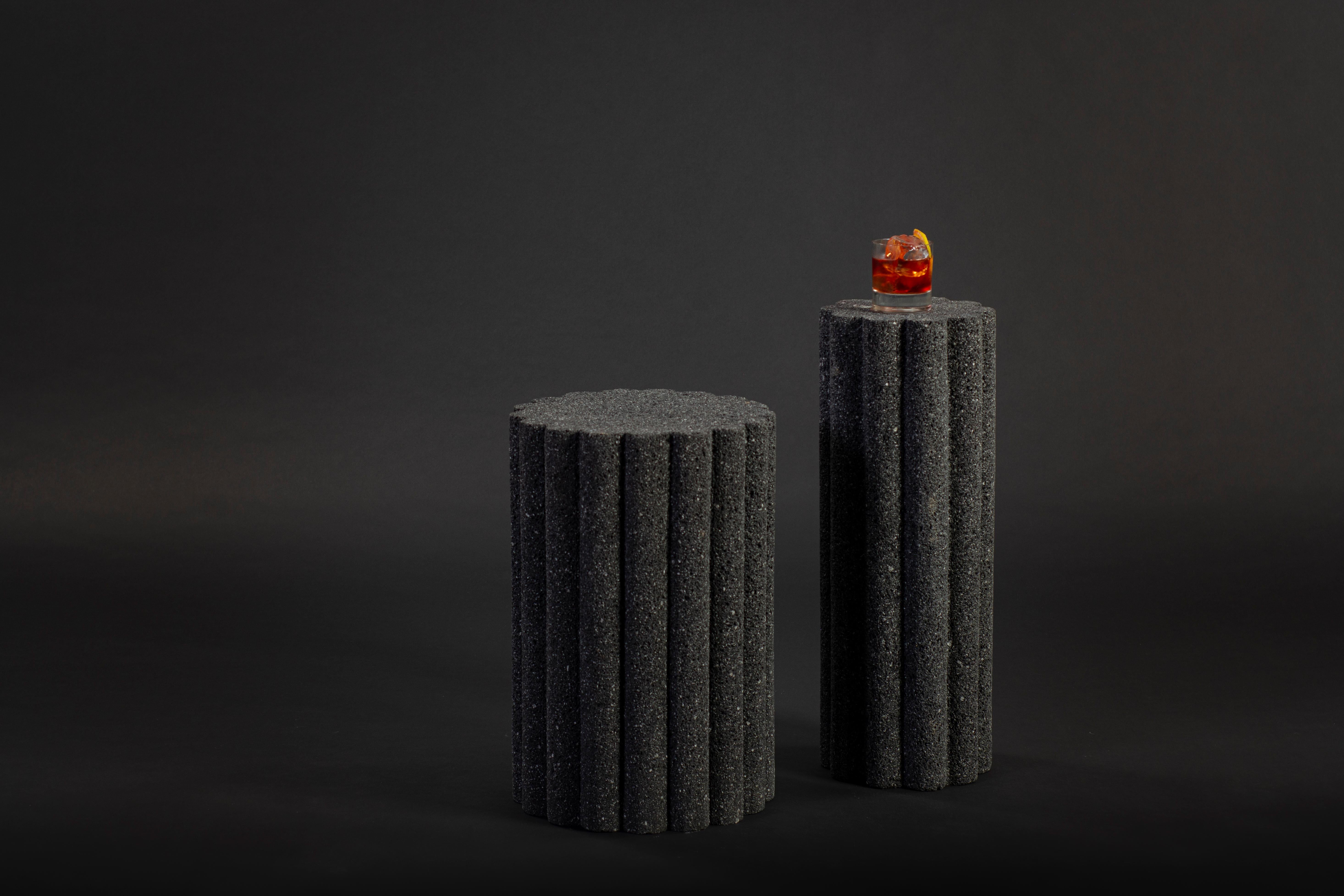 Loto Roca Side Short Table, Volcanic Rock en vente 1