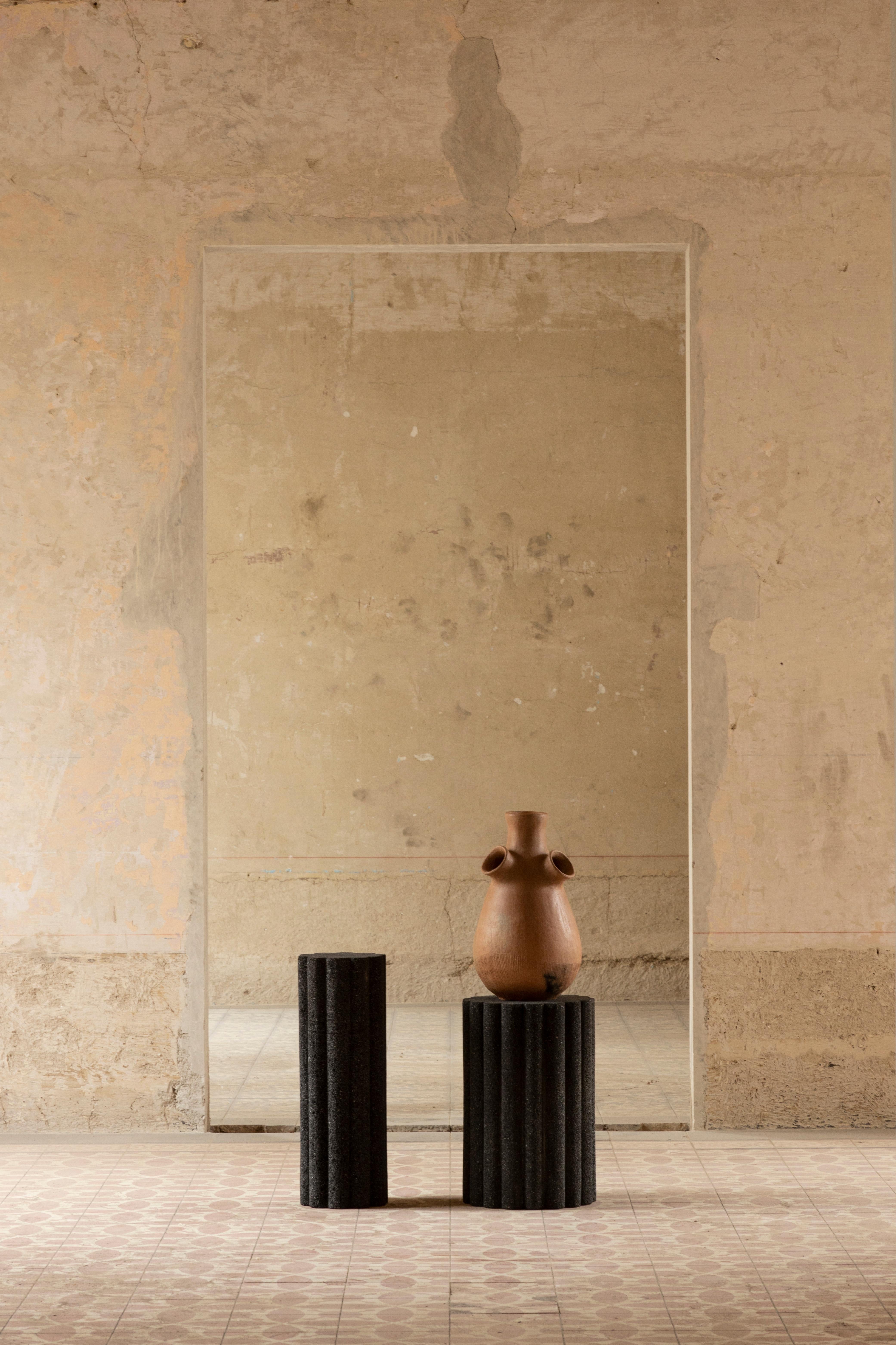 Tables d'appoint Loto Roca, lot de 2, pierre volcanique en vente 11