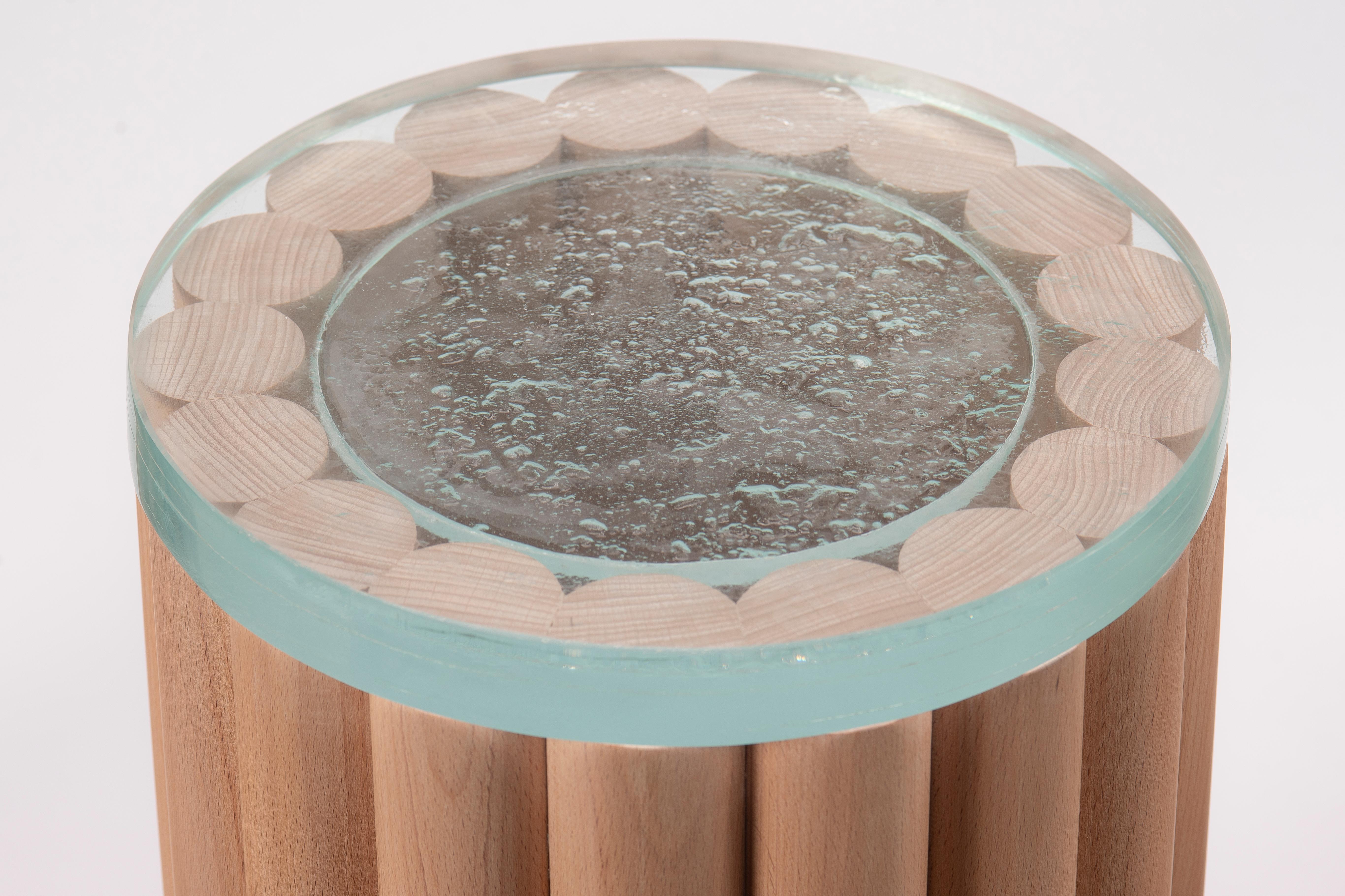 XXIe siècle et contemporain Tables d'appoint Loto, ensemble de 2, bois de hêtre et verre fusionné en vente