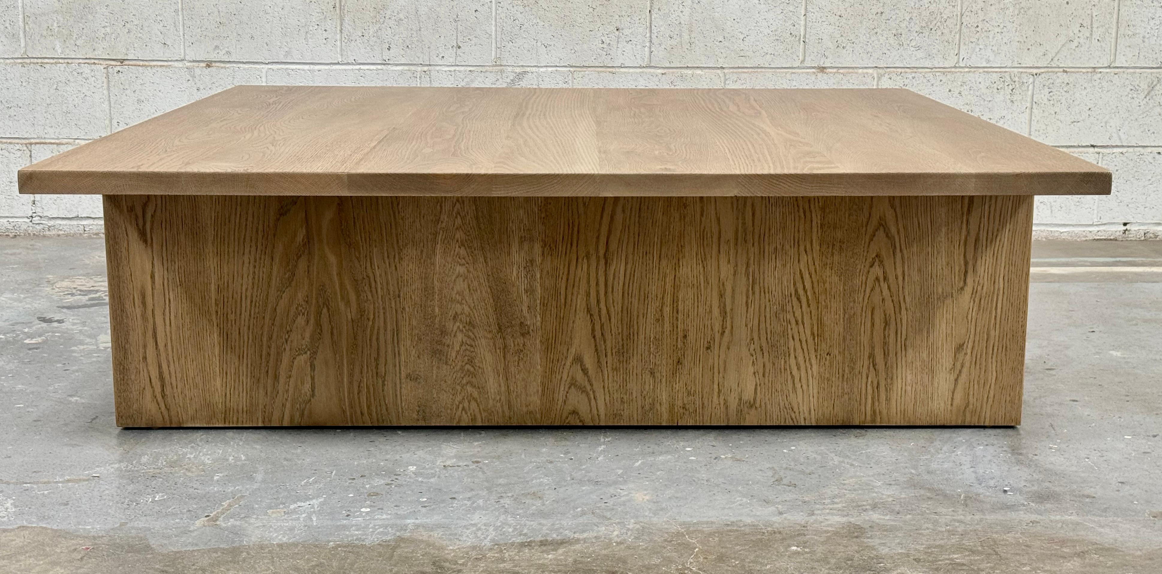 Mesa de centro Lotta de roble aserrado plano, fabricada por encargo por Petersen Antiques Primitivo en venta