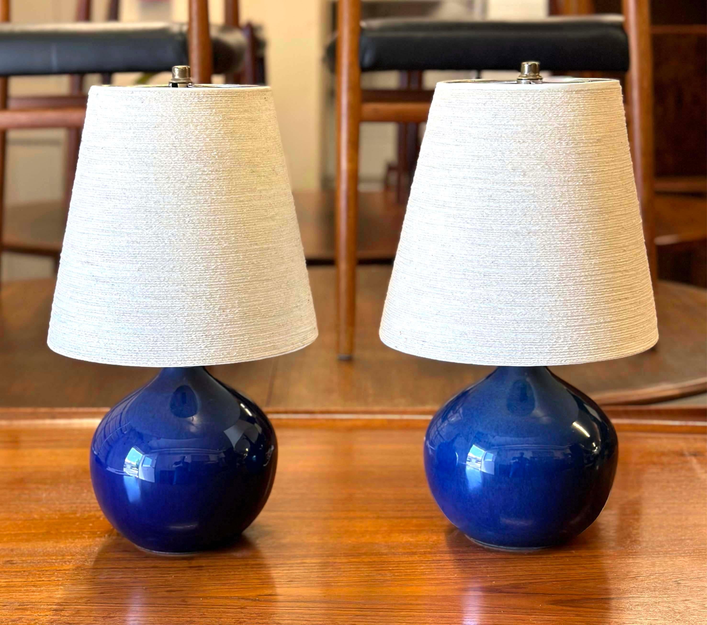 Canadian Lotte and Gunnar Bostlund Pair of Iridescent Royal Blue Ceramic Lamps For Sale