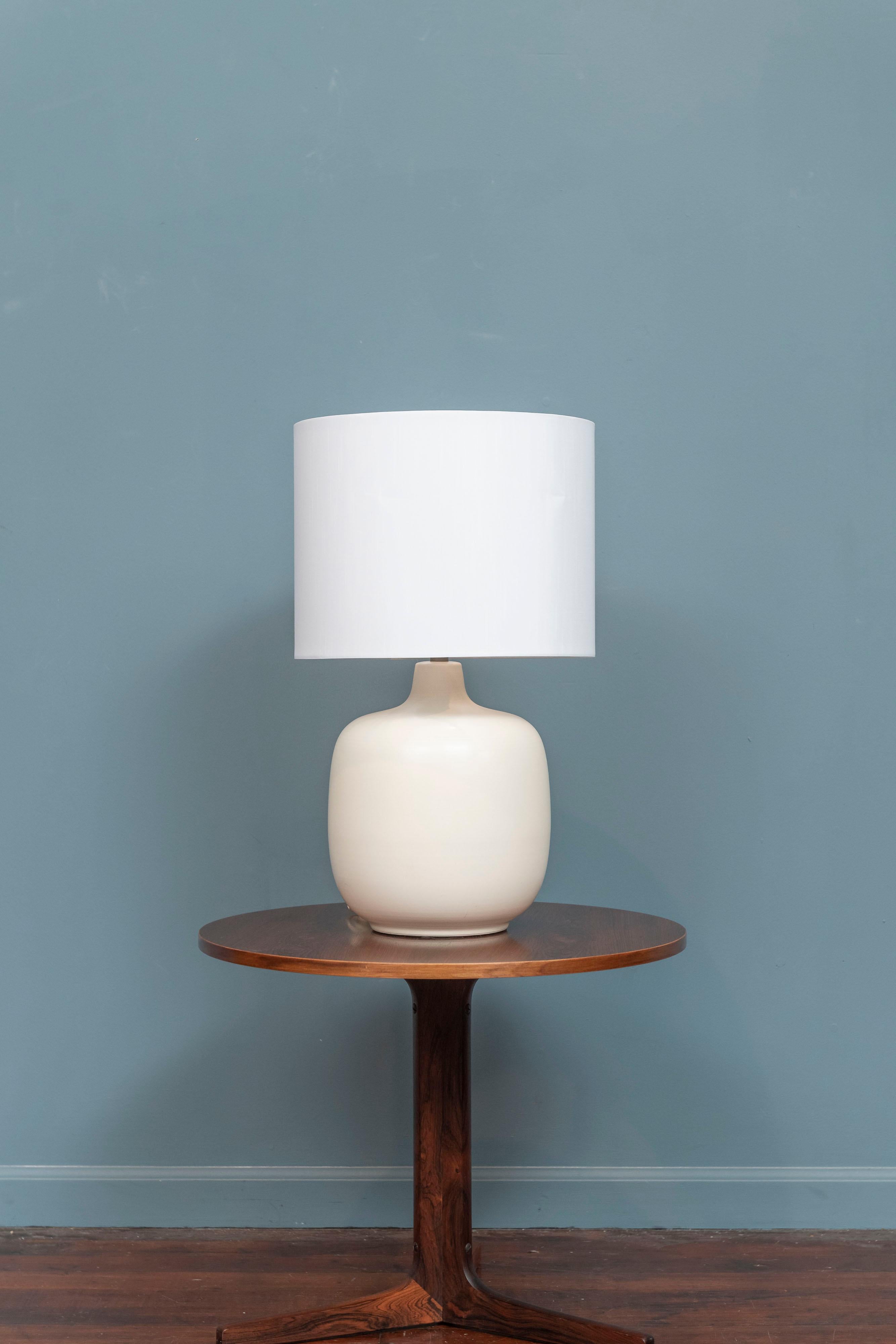 Mid-Century Modern Lotte and Gunnar Bostlund Bone Stoneware Table Lamp For Sale