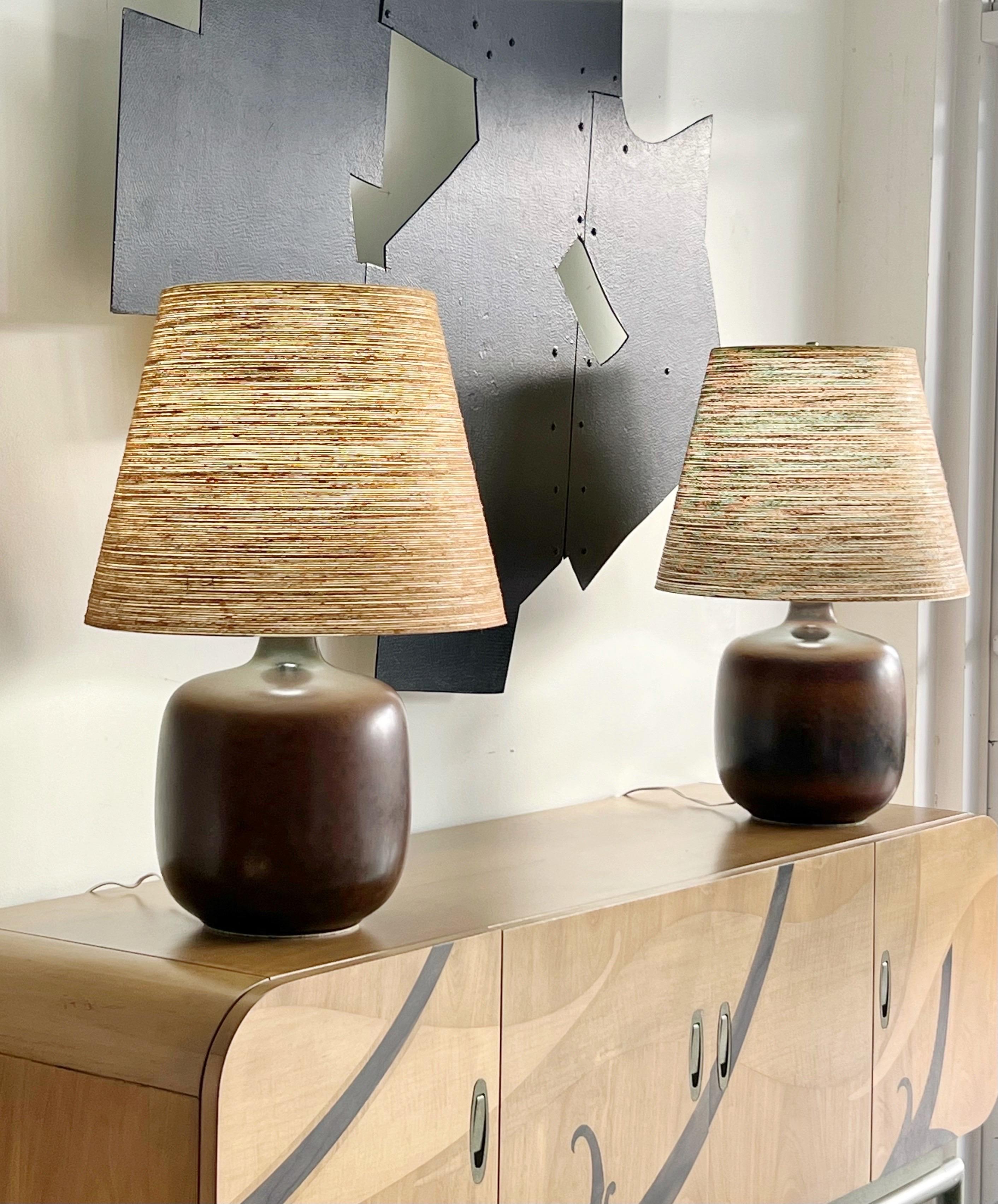 Lotte and Gunnar Bostlund Pair of Mid Century Ceramic Lamps with Original Shades In Good Condition In Miami, FL