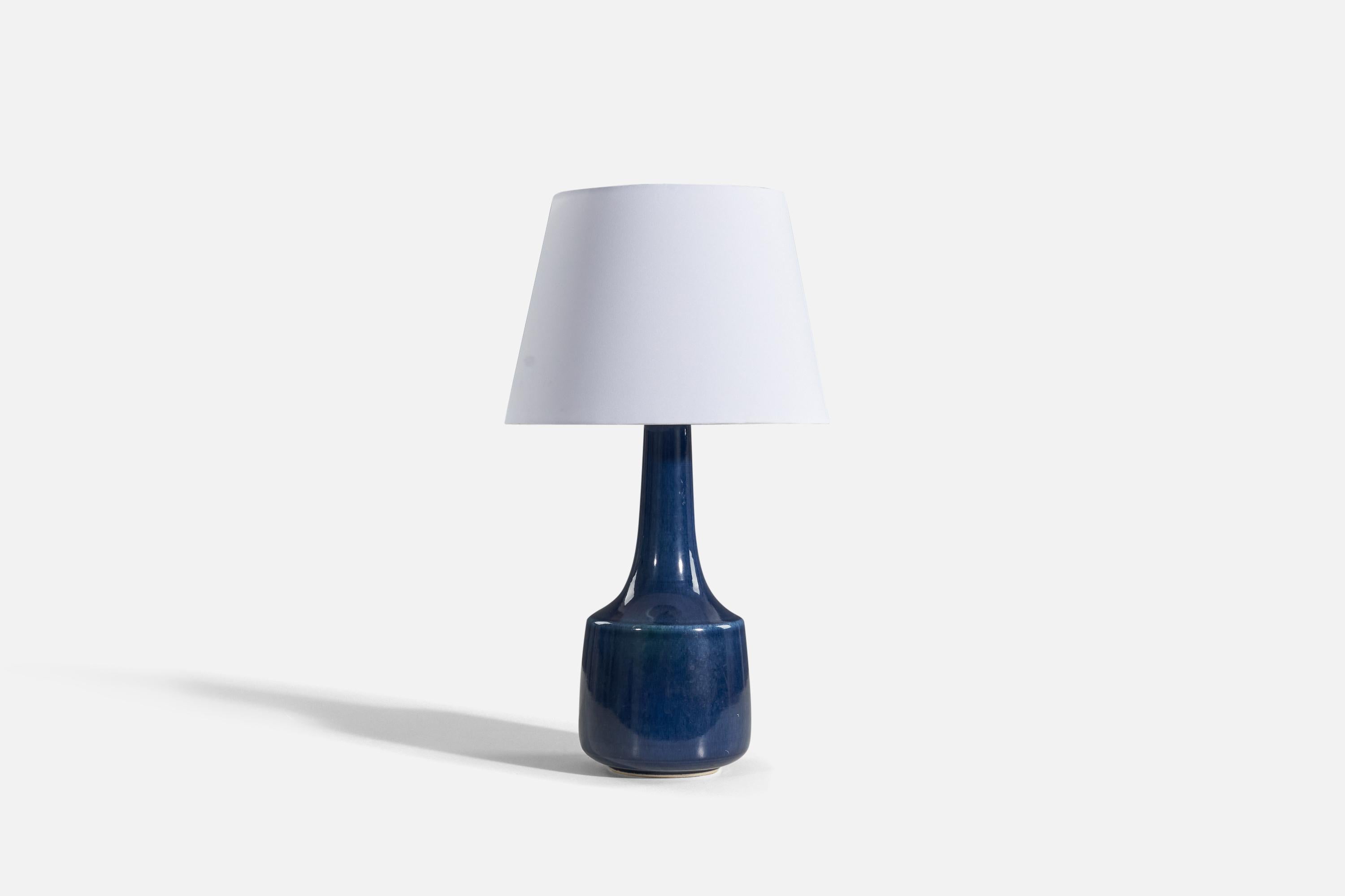 A blue ceramic and brass table lamp designed and produced by Lotte and Gunnar Bostrom, Canada, 1960s.

Sold without lampshade. 

Dimensions of lamp (inches) : 21.375 x 7 x 7 (H x W x D).
Dimensions shade (inches) : 10.25 x 14 x 10.25 (T x B x