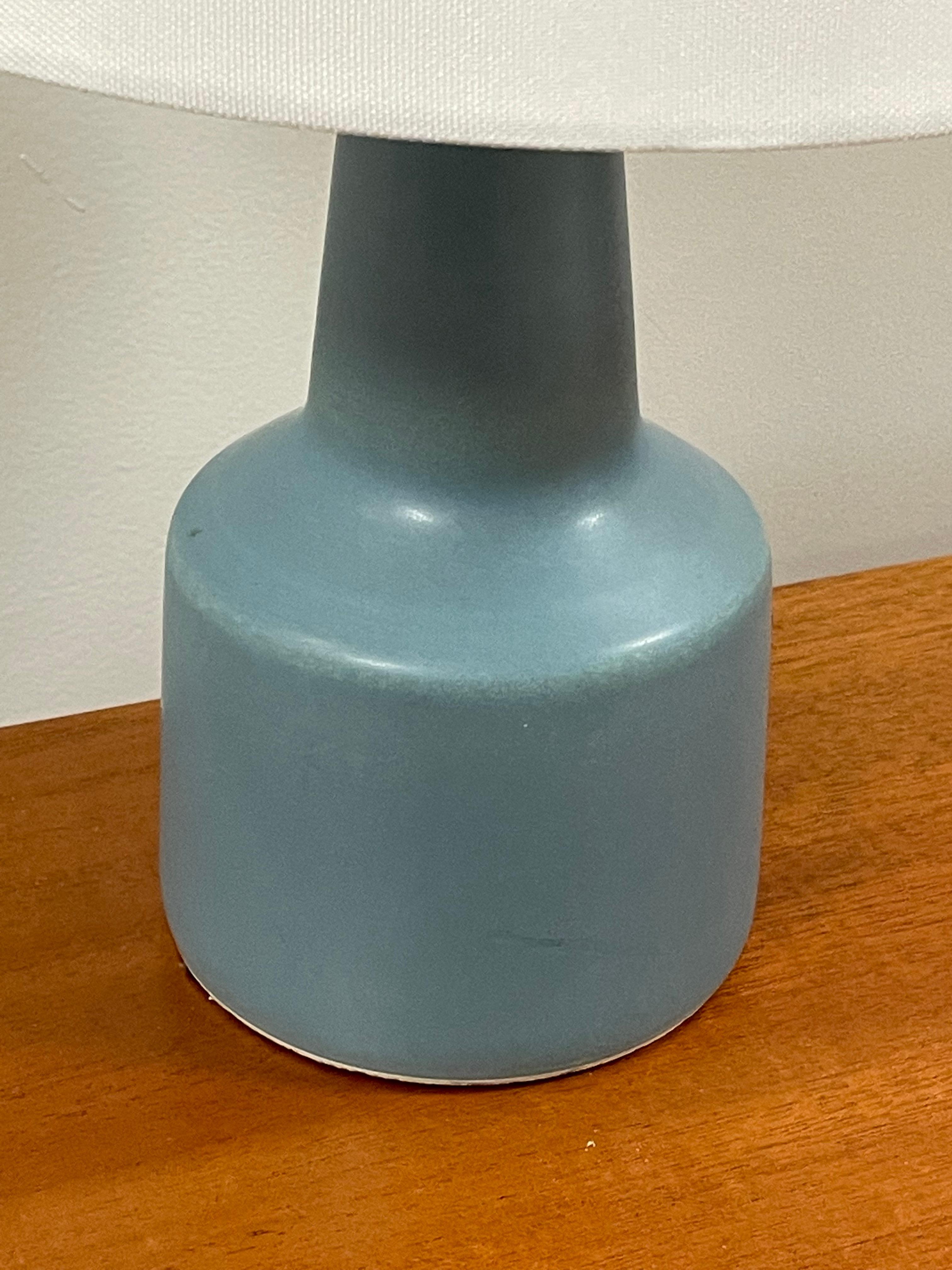 A table lamp designed by Lotte and Gunnar Bostlund, 1960s. Unique color and size makes for a wonderful example.

Overall
15.25” tall
10” wide

Lamp only
11.25” socket
4.75” wide.