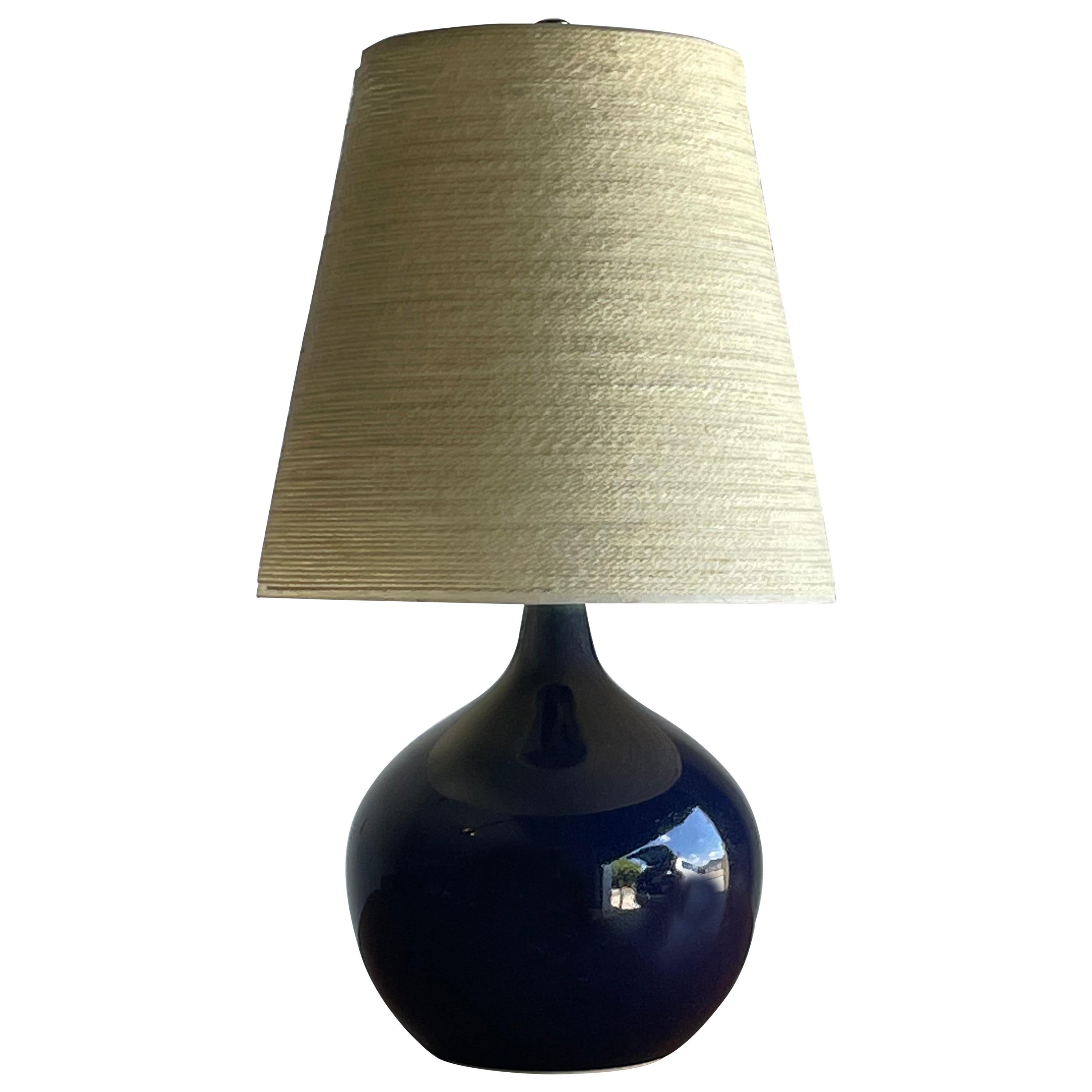 Tischlampe aus königsblauer Keramik von Lotte und Gunnar Bostlund