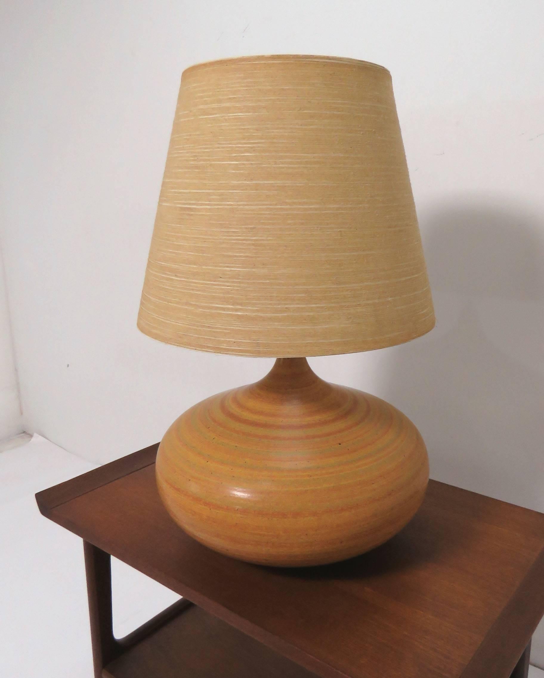Lotte & Gunnar Bostlund Art Pottery Table Lamp, circa 1960s In Good Condition In Peabody, MA