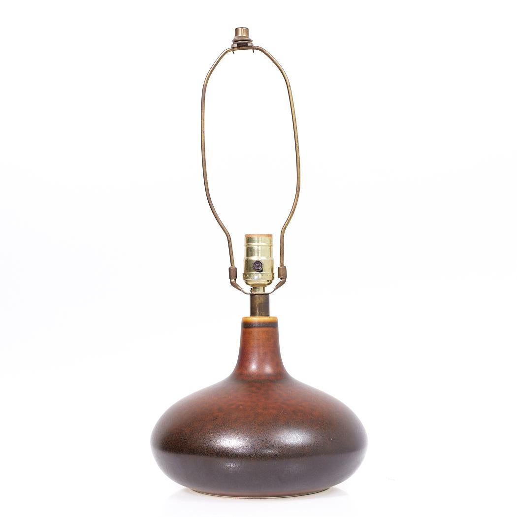 Lotte and Gunnar Bostlund Lampes en céramique du milieu du siècle - Paire Bon état - En vente à Countryside, IL