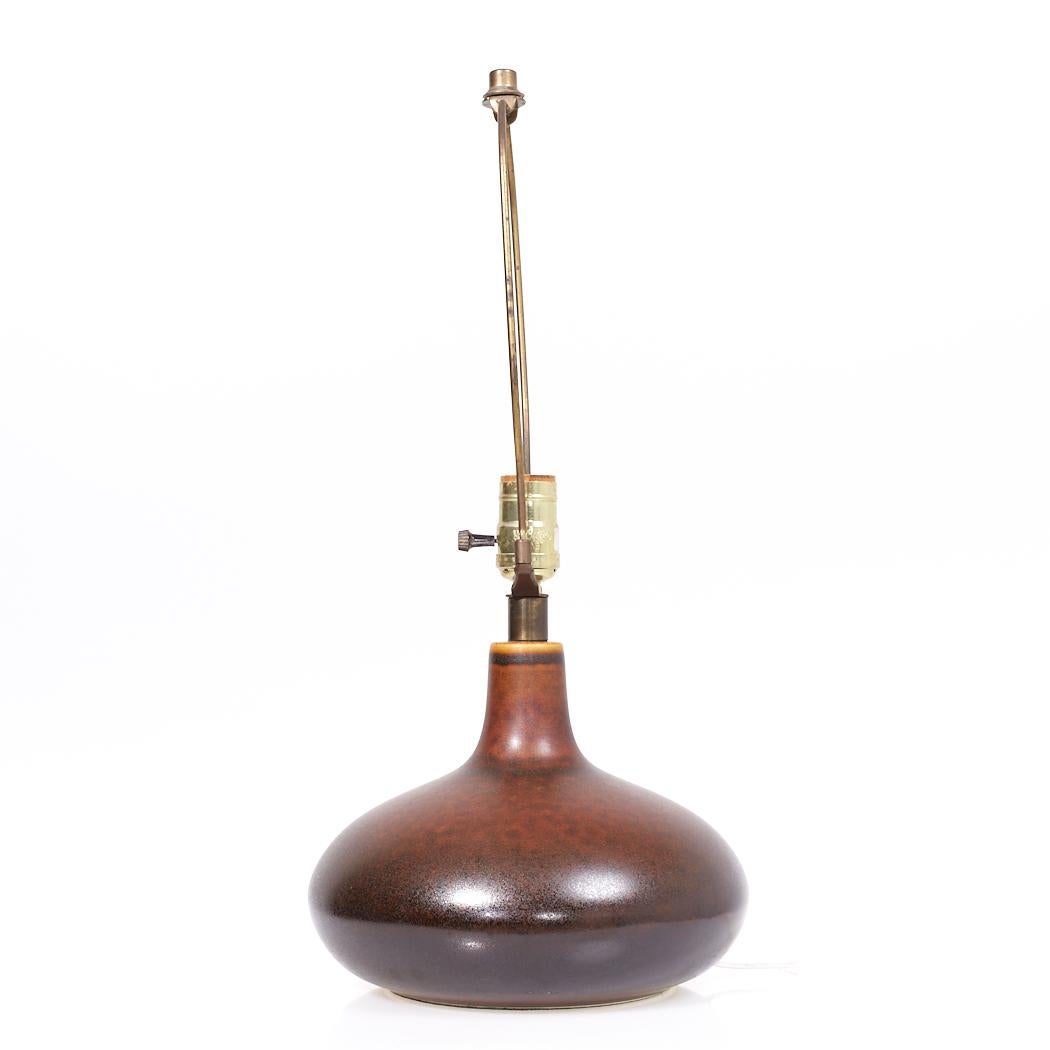 Métal Lotte and Gunnar Bostlund Lampes en céramique du milieu du siècle - Paire en vente