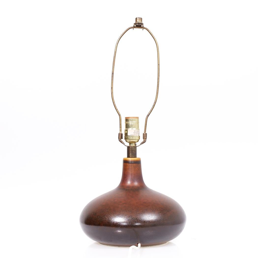 Lotte and Gunnar Bostlund Lampes en céramique du milieu du siècle - Paire en vente 1
