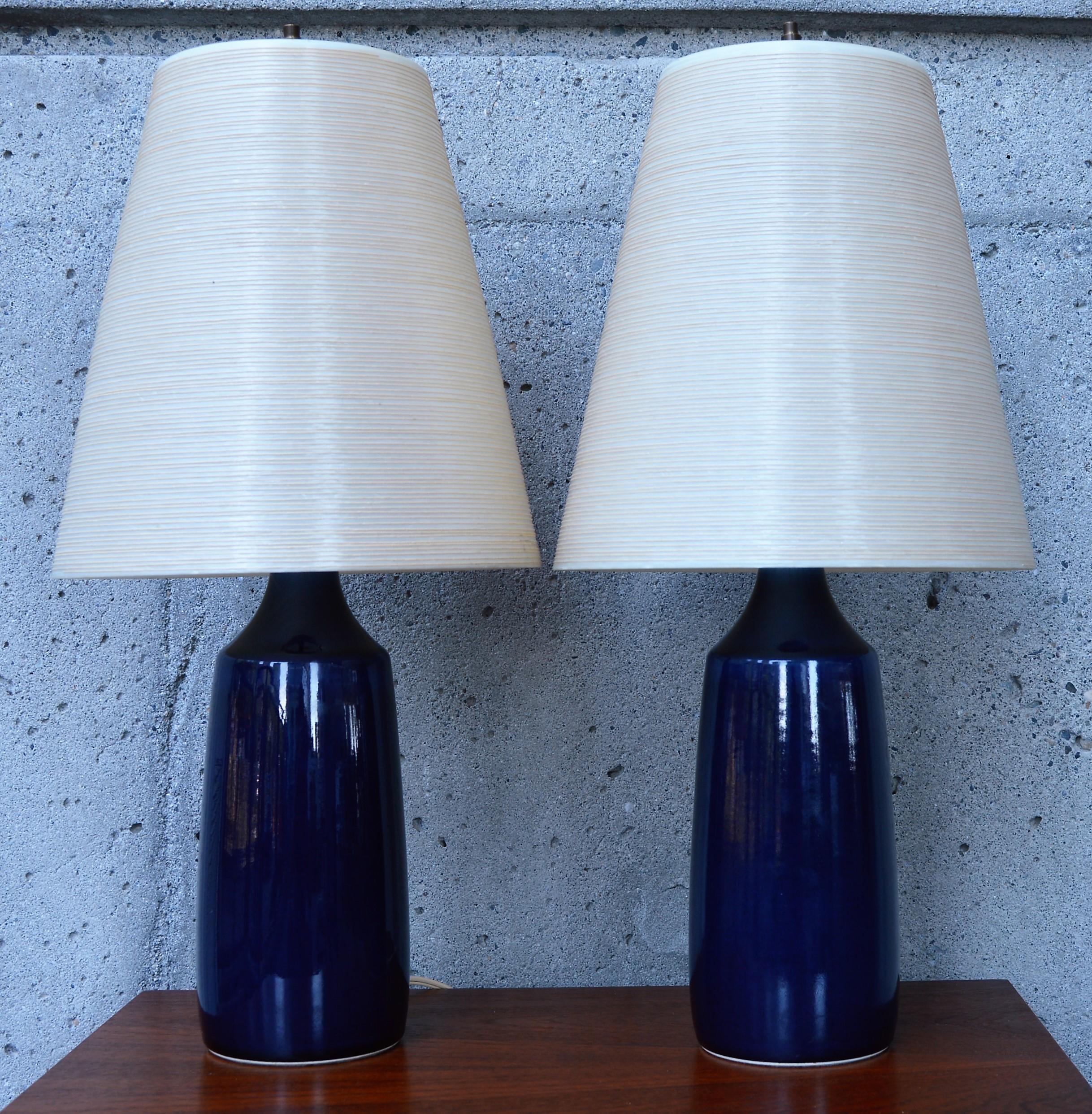 Lotte & Gunnar Bostlund Pair of Cobalt Blue Ceramic Lamps with Fiberglass Shades 5