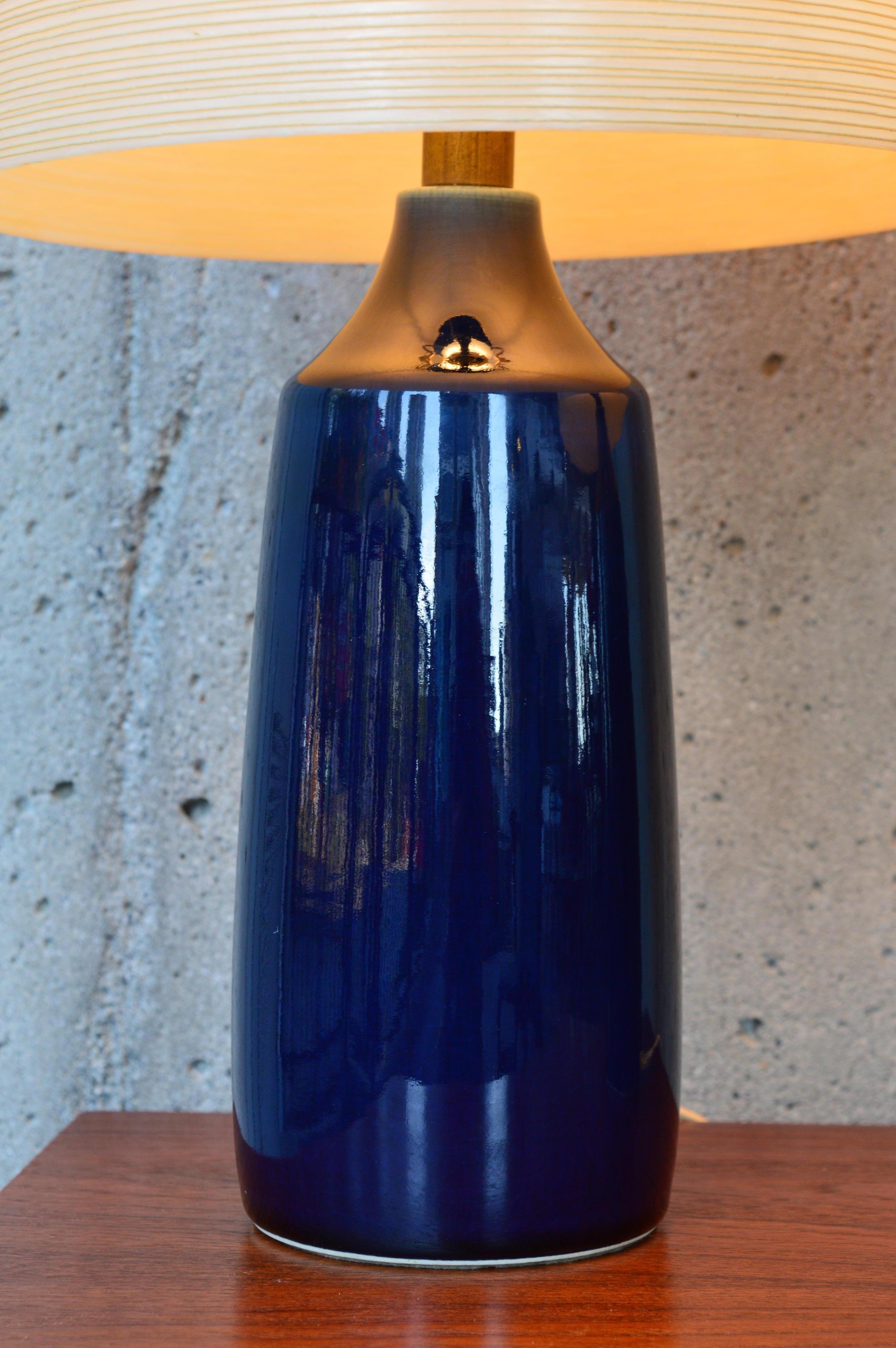 Mid-Century Modern Lotte & Gunnar Bostlund Pair of Cobalt Blue Ceramic Lamps with Fiberglass Shades