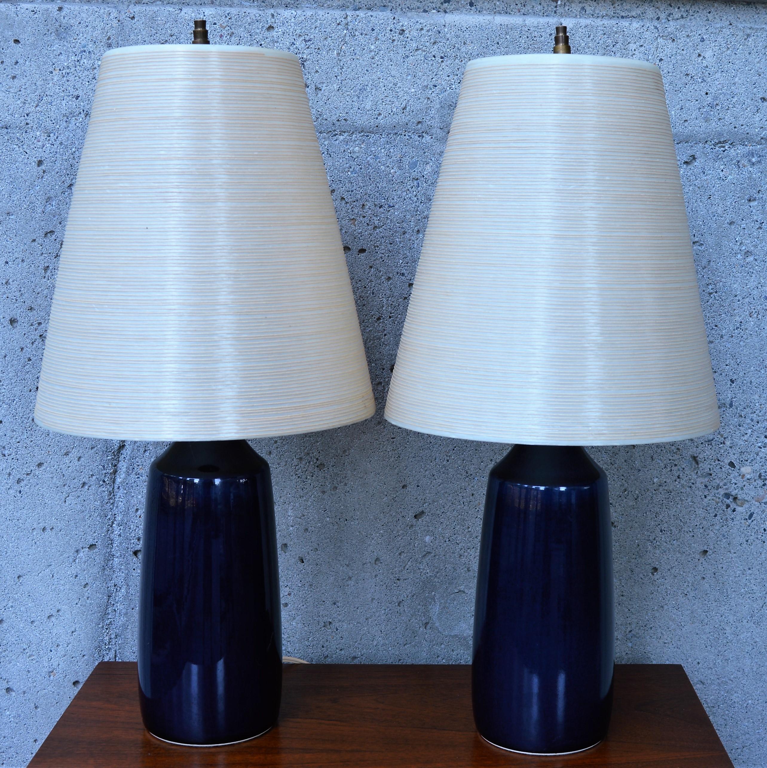 Lotte & Gunnar Bostlund Pair of Cobalt Blue Ceramic Lamps with Fiberglass Shades 2