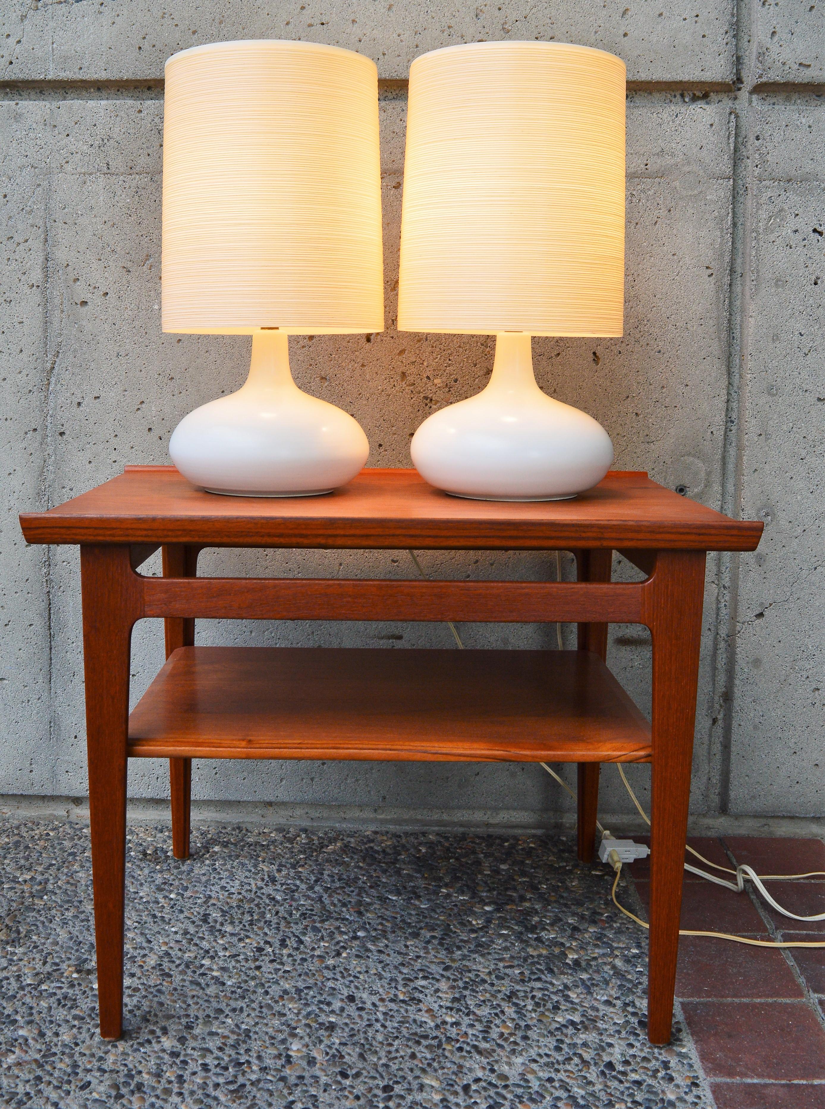Mid-Century Modern Lotte & Gunnar Bostlund Pair of Cream Ceramic Lamps with Fiberglass Shades