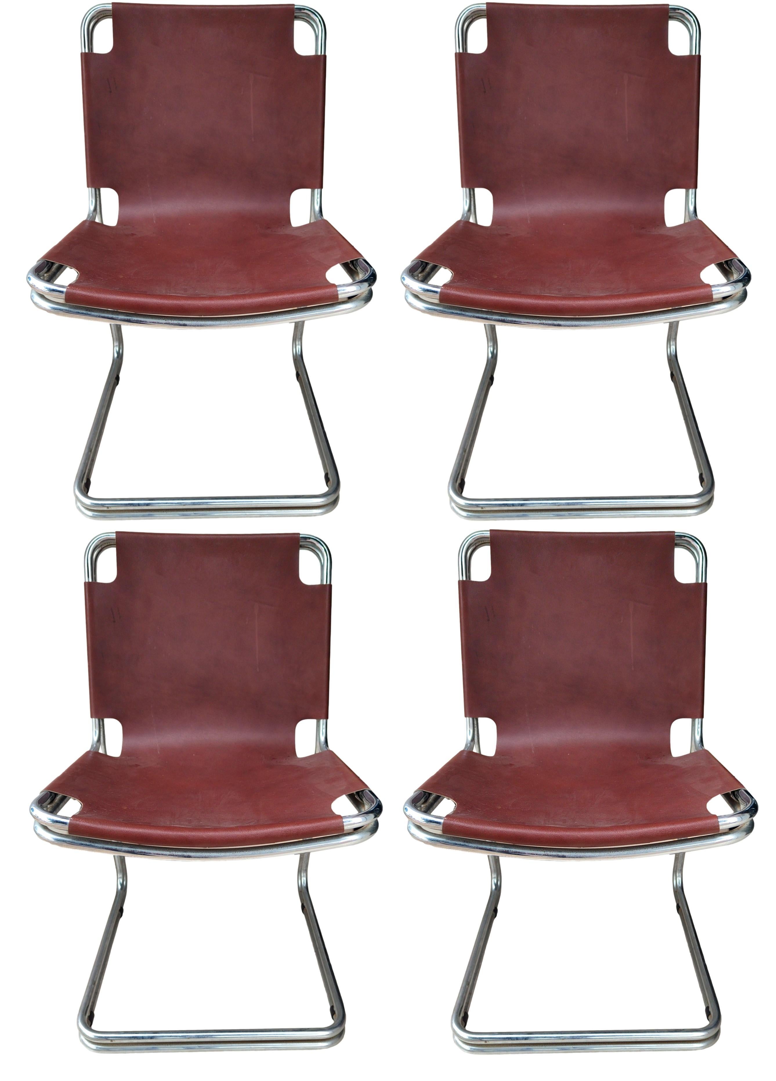 Mid-Century Modern lot de quatre chaises en métal et cuir dans le style de Pascal Mourgue 1970 en vente