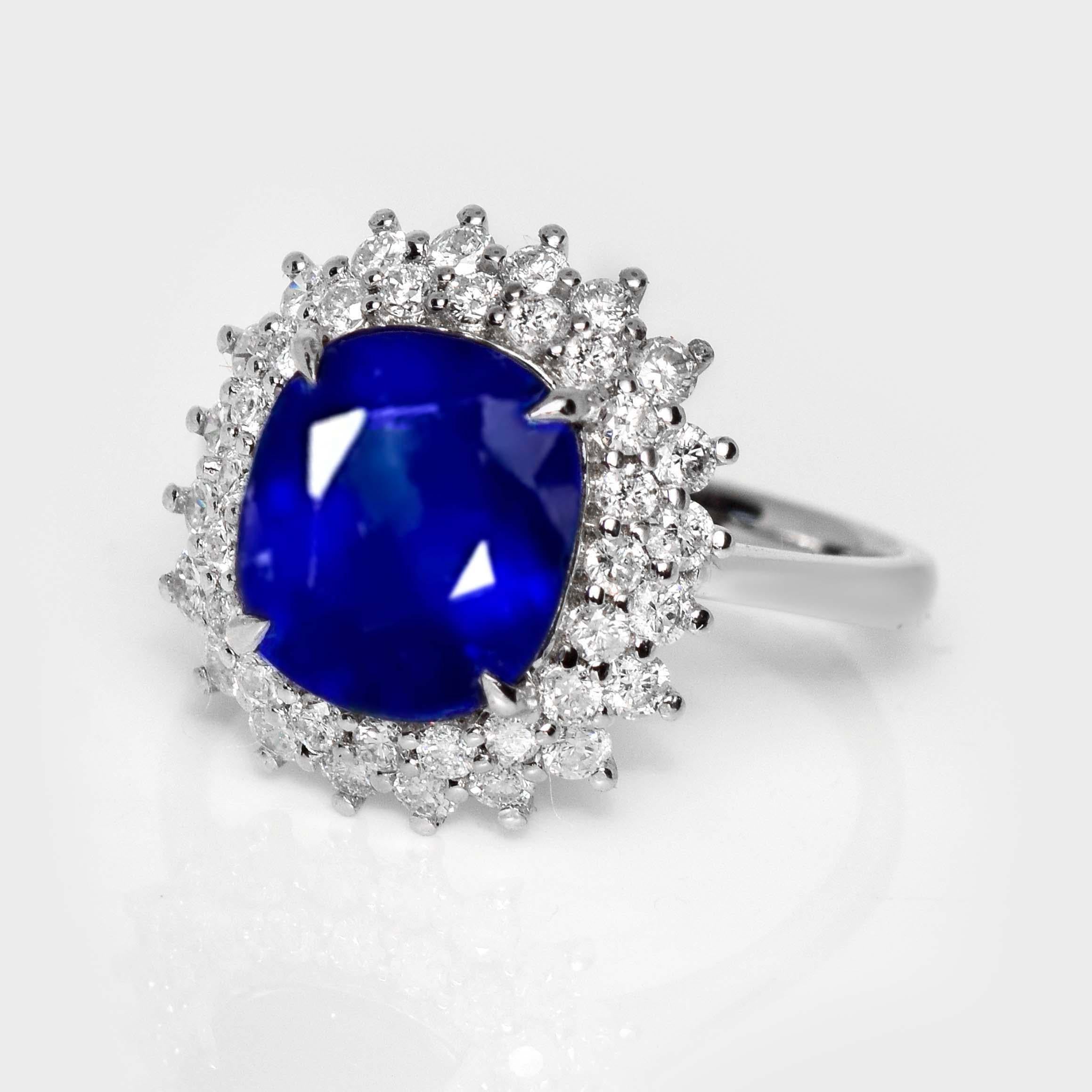 Contemporary Lotus 18K 5.09 ct Royal Blue Sapphire Art Deco Engagement Ring For Sale