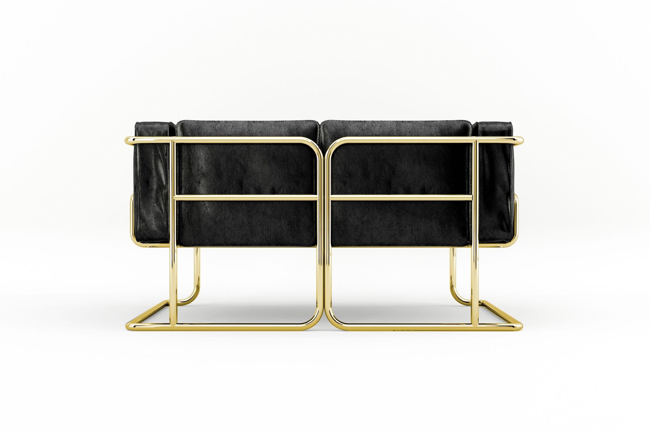 Européen Lotus 2 Seat Sofa - Canapé moderne en cuir noir, fabriqué à la main, avec pieds en laiton en vente