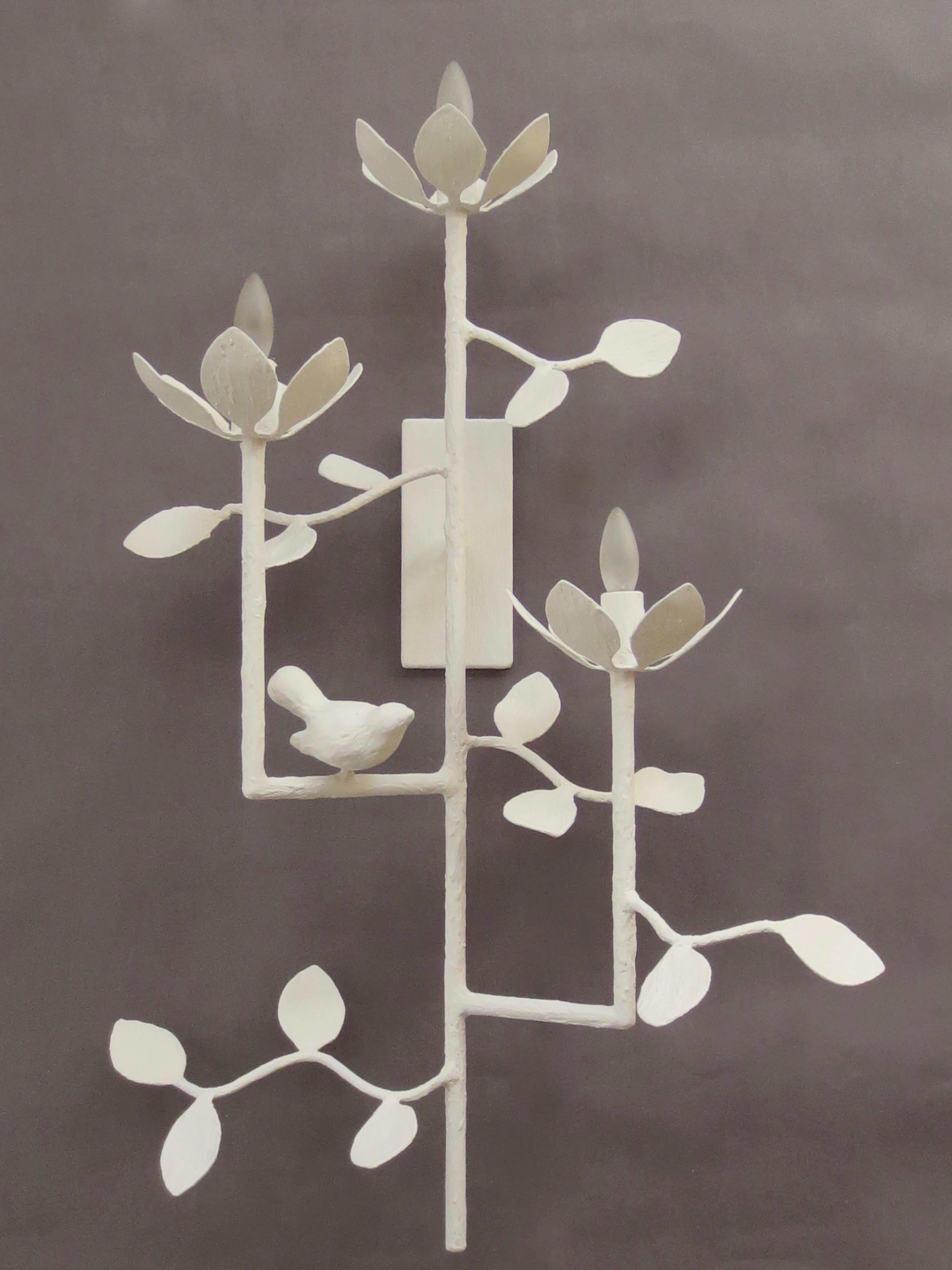 Émail Applique murale lotus à 3 bras en plâtre en vente