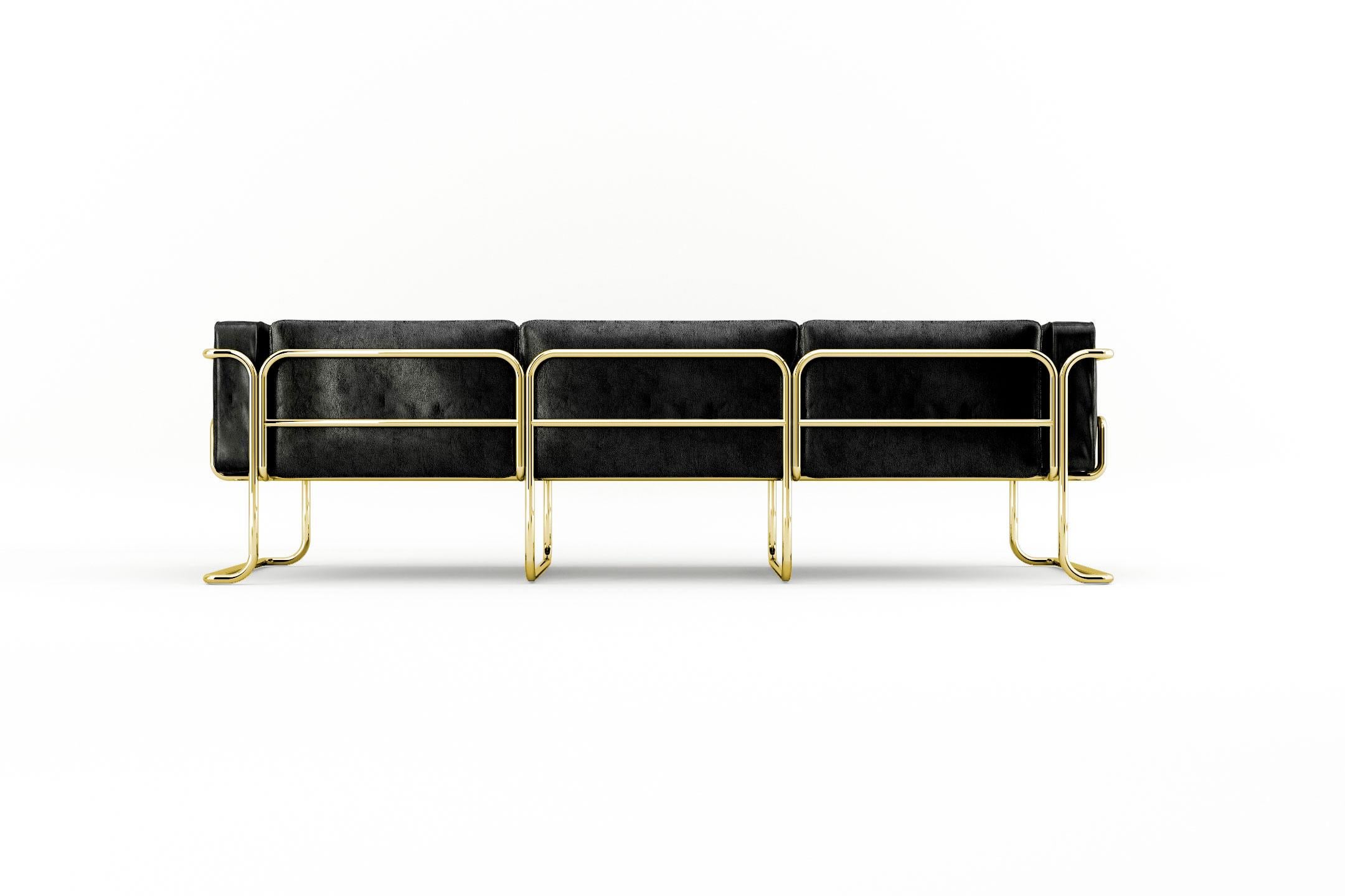 Lotus 3-Sitz-Sofa – modernes schwarzes Ledersofa mit Messingbeinen (Poliert) im Angebot