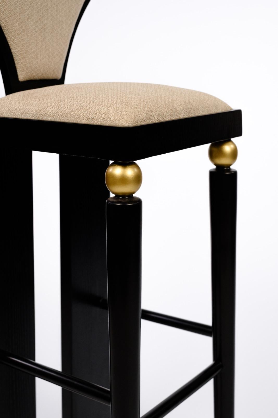 LOTUS-Sgabello da bar con intarsio acrilico, foglia d'oro, legno massiccio e cuscino in tessuto in vendita 6