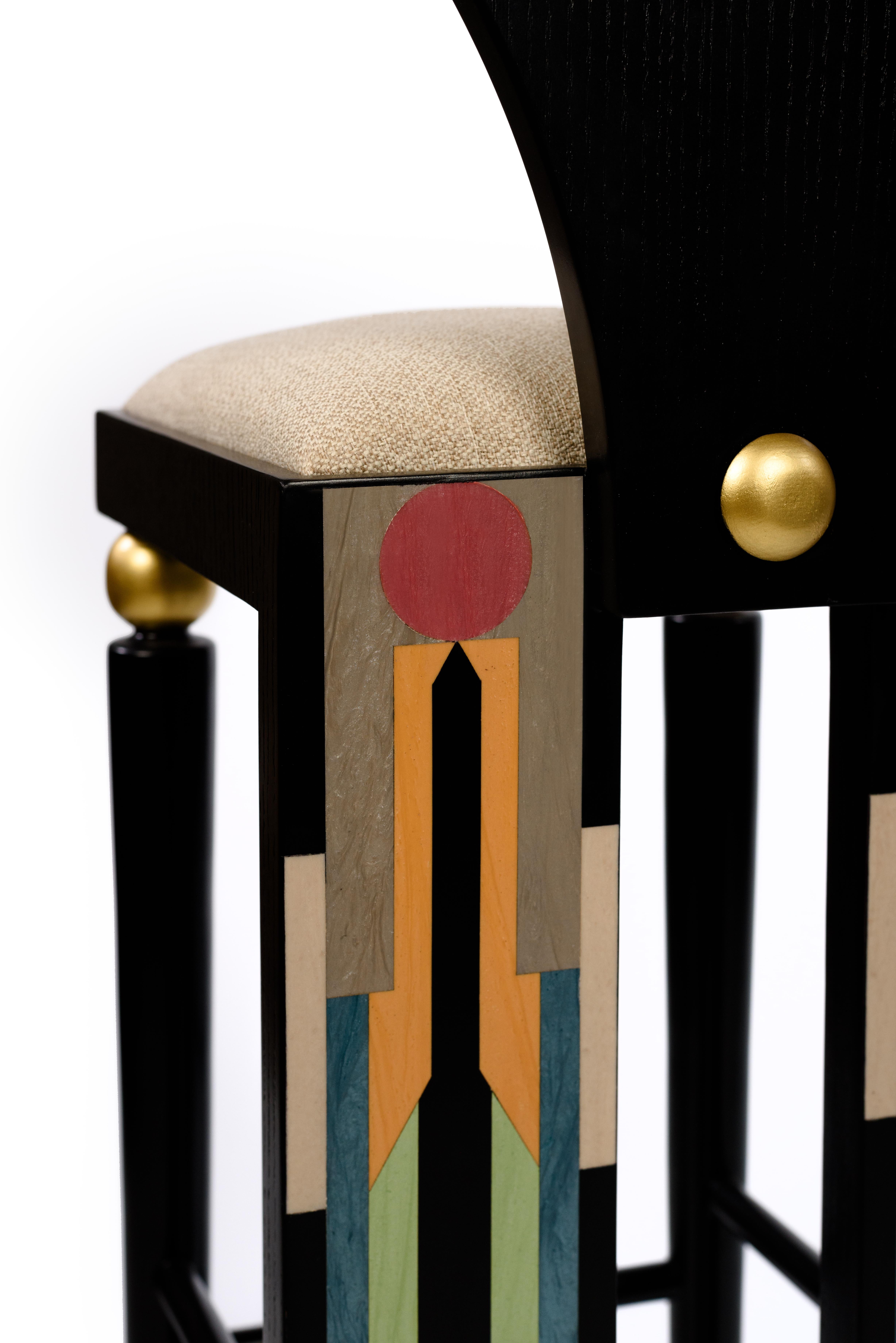 XXI secolo e contemporaneo LOTUS-Sgabello da bar con intarsio acrilico, foglia d'oro, legno massiccio e cuscino in tessuto in vendita
