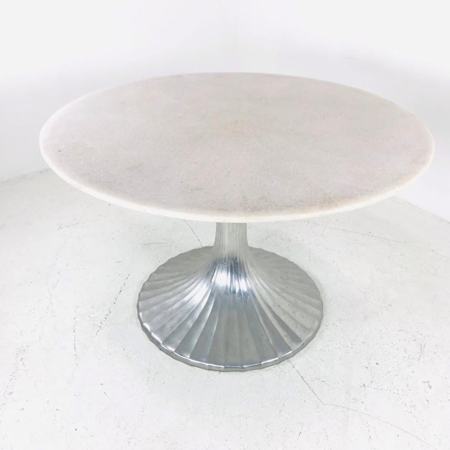 round dining table quartz top