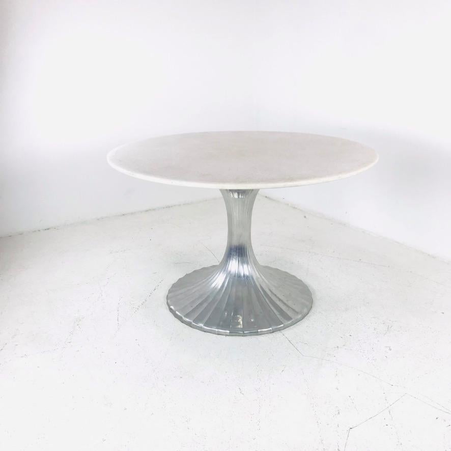 Lotus Base Dining Table with Quartz Top In Good Condition In Dallas, TX