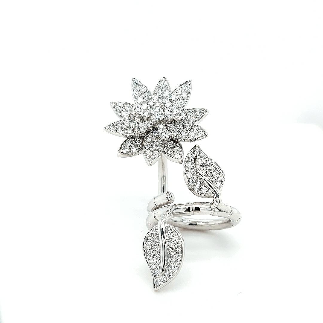 Brilliant Cut 18kt White Gold 'Lotus' Between Finger Ring Set with Top Quality Diamonds For Sale