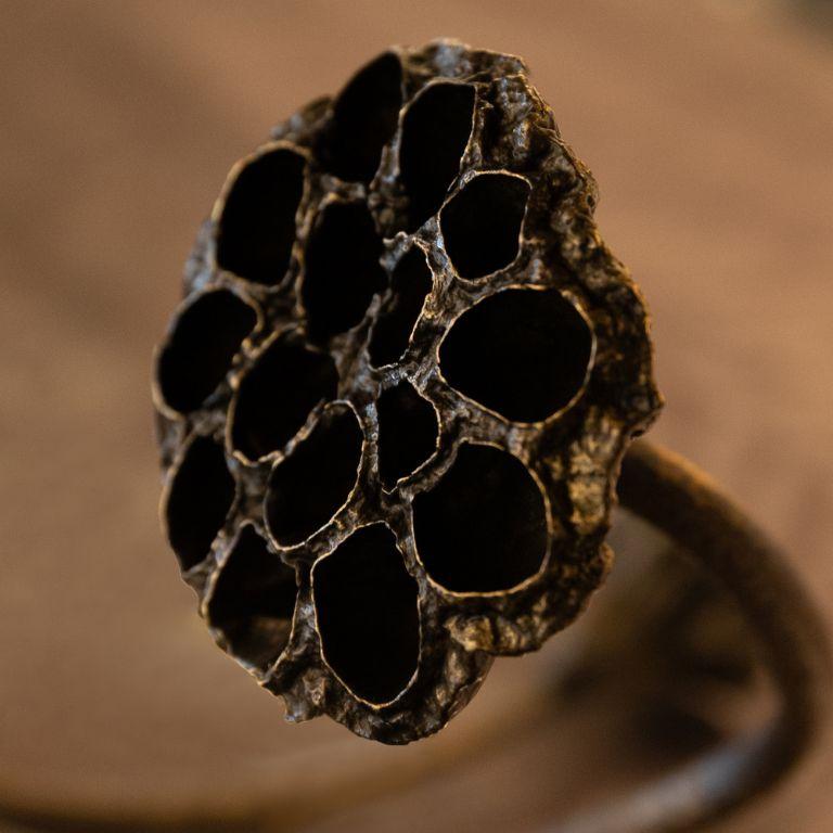 Lotus - Statement-Skulptur aus Messing mit von der Nature inspiriertem Design im Angebot 5