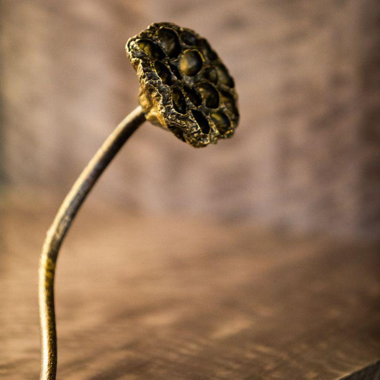 Lotus - Statement-Skulptur aus Messing mit von der Nature inspiriertem Design im Angebot 6