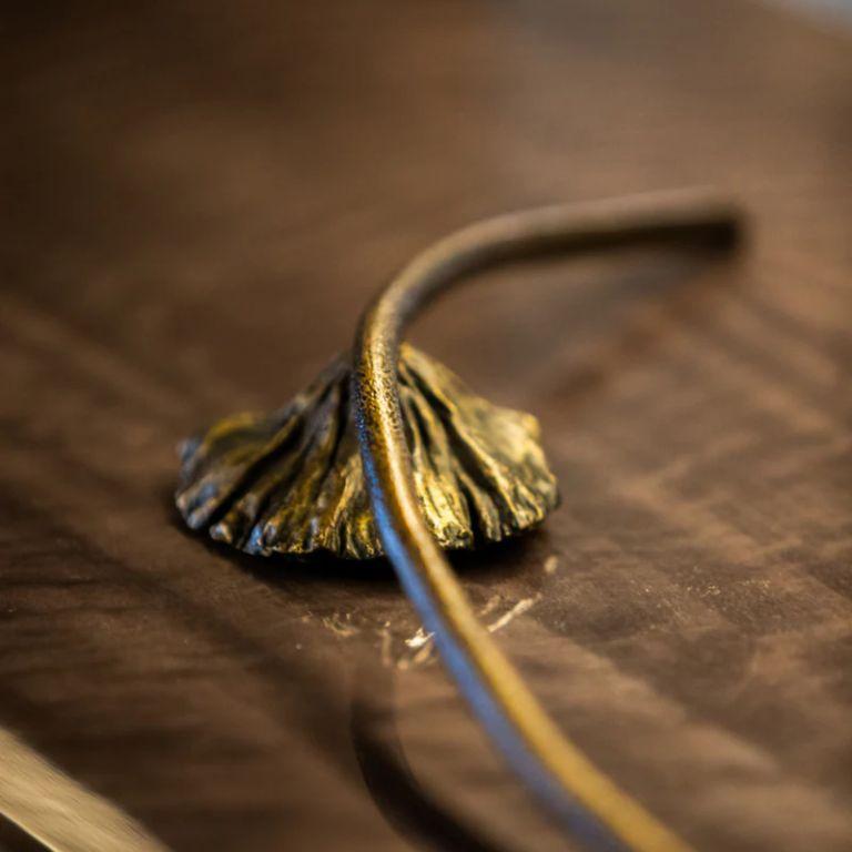 Lotus - Statement-Skulptur aus Messing mit von der Nature inspiriertem Design im Angebot 7