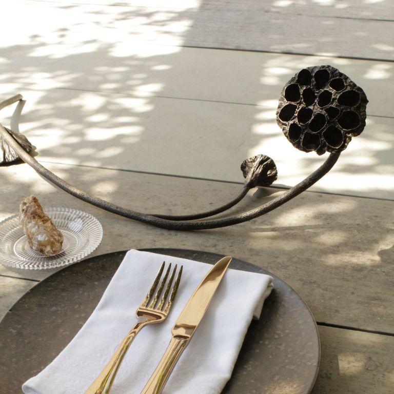 Lotus - Statement-Skulptur aus Messing mit von der Nature inspiriertem Design im Angebot 9