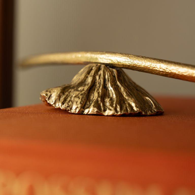 Lotus - Statement-Skulptur aus Messing mit von der Nature inspiriertem Design (Portugiesisch) im Angebot