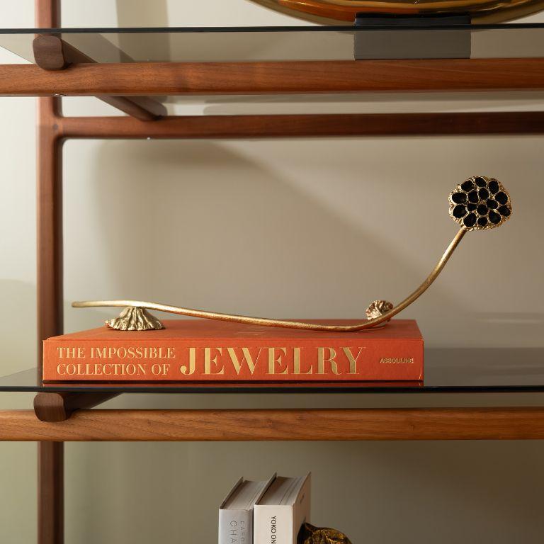 Lotus - Statement-Skulptur aus Messing mit von der Nature inspiriertem Design (21. Jahrhundert und zeitgenössisch) im Angebot