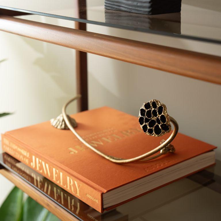 Lotus - Statement-Skulptur aus Messing mit von der Nature inspiriertem Design im Angebot 1