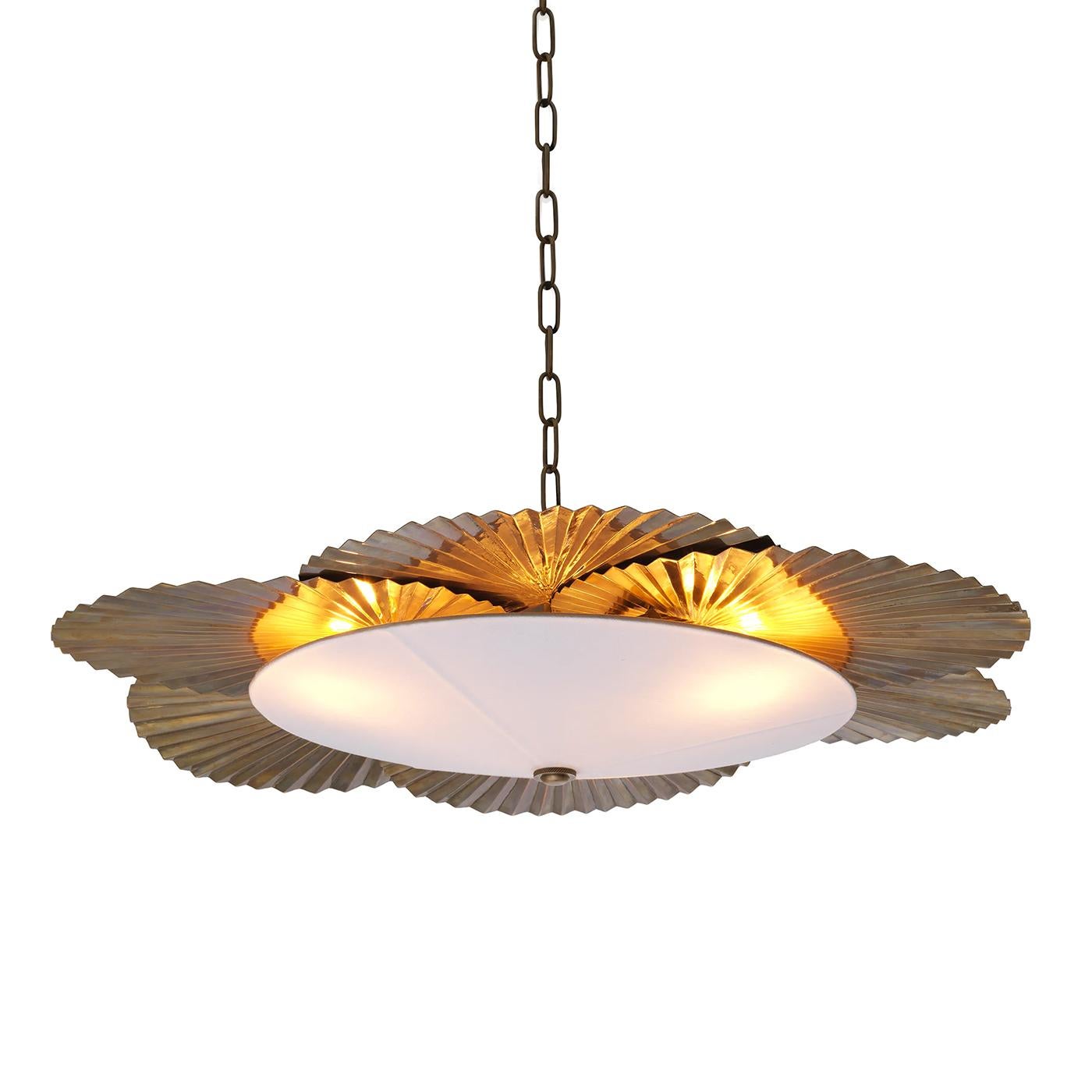 Suspension lotus brass with all structure in solid brass in
vintage finish, with round shade in linen. 3 Bulbs, lamp holder
type E14, max 25 watts, 220-240 volt. Bulbs not included.
Dimmable, dimmer not included. With 200cm hanging chain.