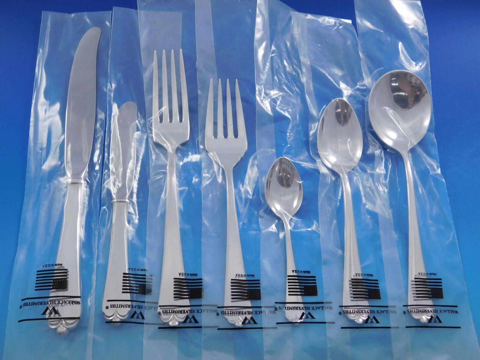 Lotus by Watson-Wallace c1935 sterling silver Flatware set, 64 pieces, non utilisé. Cet ensemble comprend :

8 Couteaux, 9
