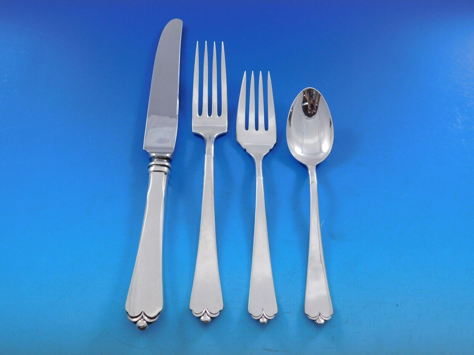 Lotus by Watson-Wallace set de couverts en argent sterling, 36 pièces. Cet ensemble comprend :

8 Couteaux, 9