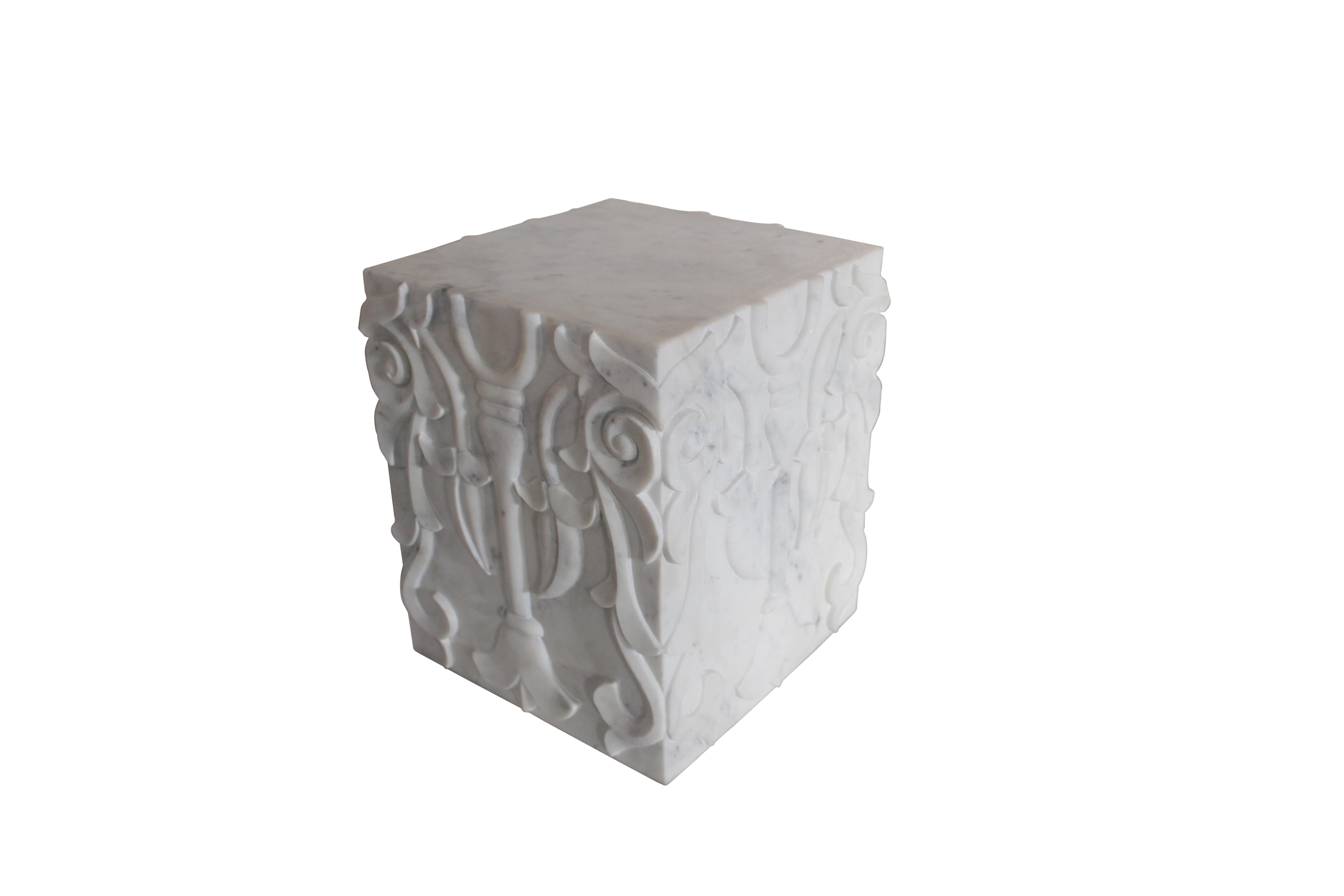 Lotus carved Pedestal in White Marble Handcrafted in India by Stephanie Odegard In New Condition For Sale In New York, NY