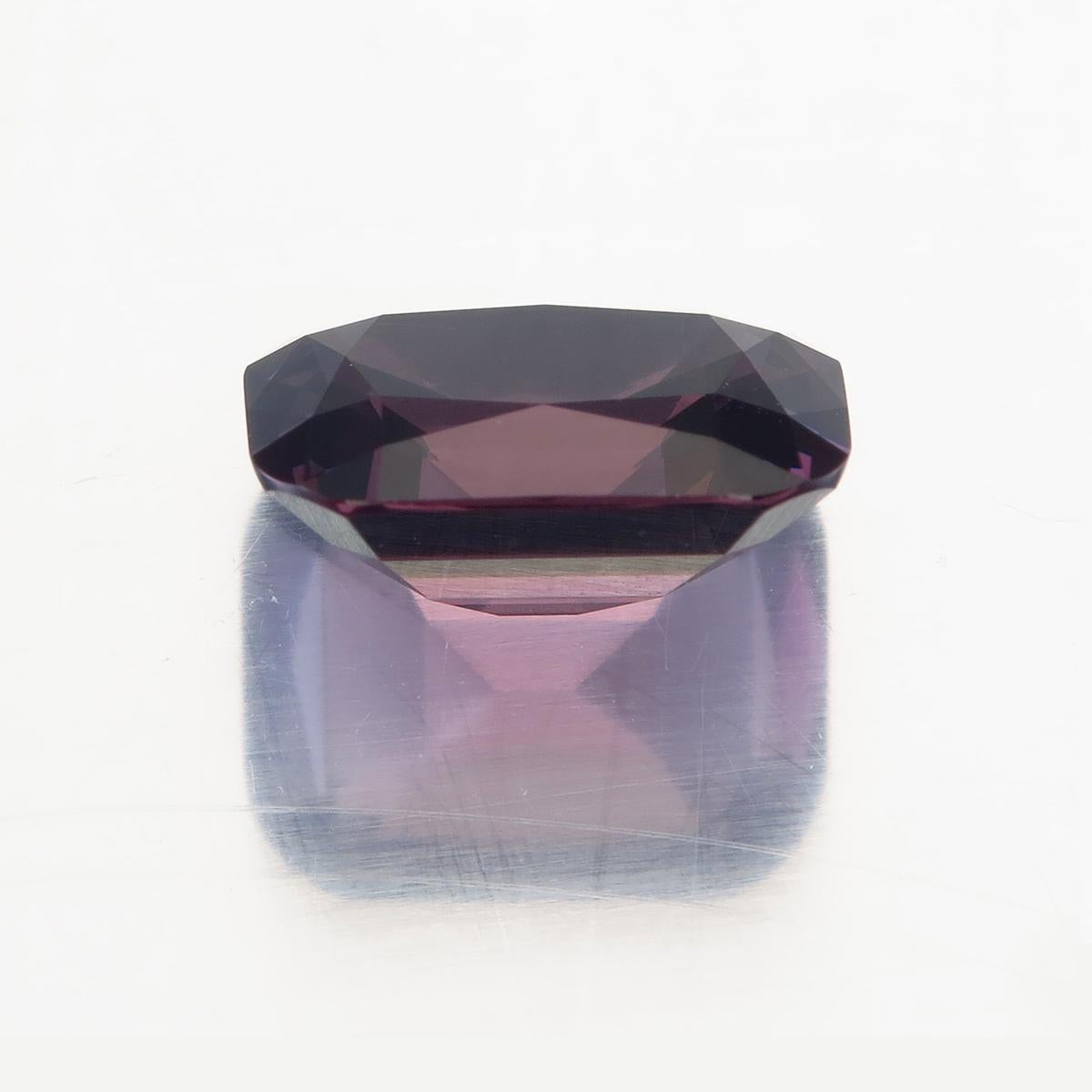 Lotus Certified 3.56 Carat Purple Spinel from Sri Lanka In New Condition For Sale In Hua Hin, TH
