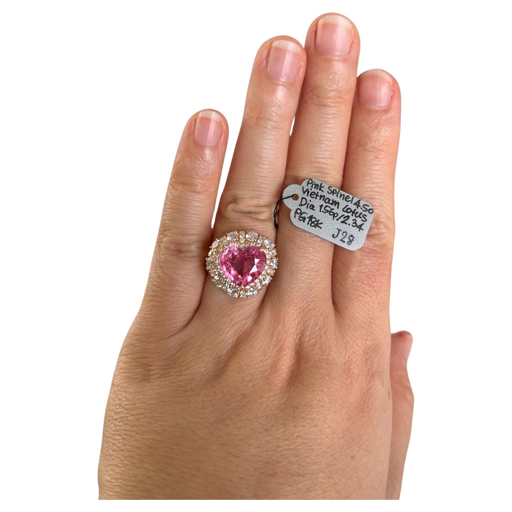 An exquisite heart shape spinel 