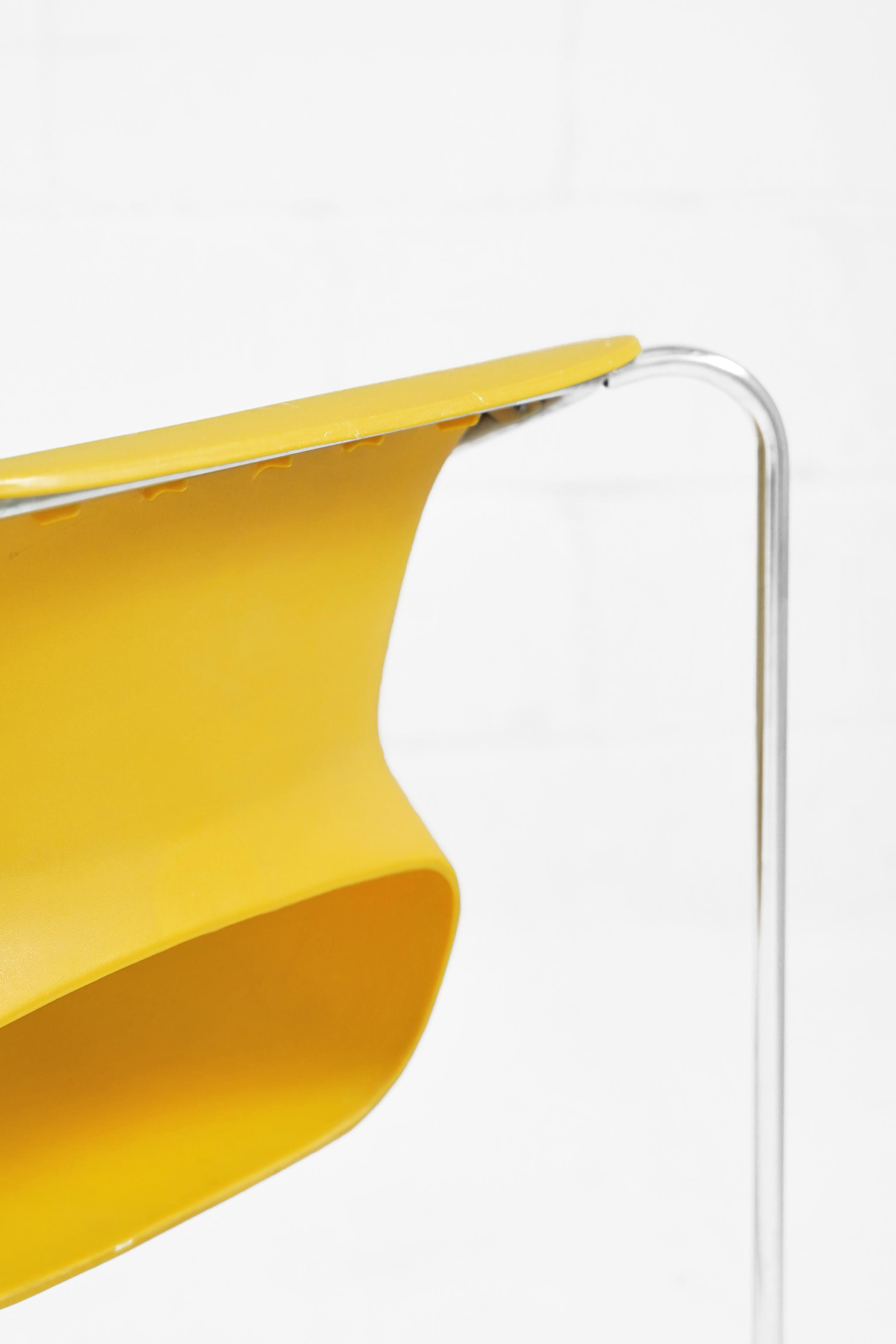 Européen Chaise Lotus en jaune par Paul Boulva pour Artopex