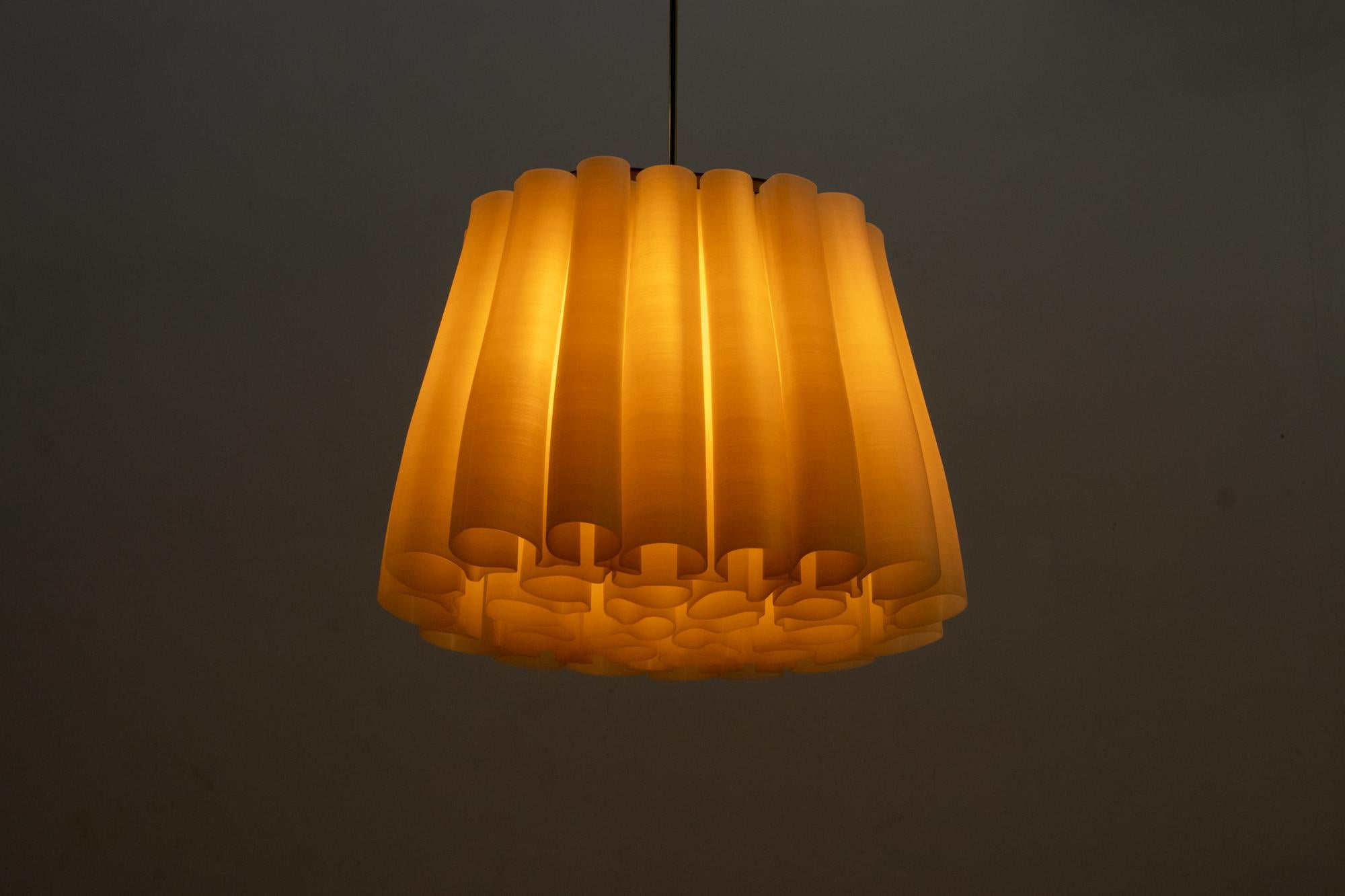 Lotus chandelier  In New Condition For Sale In Brussels, BE